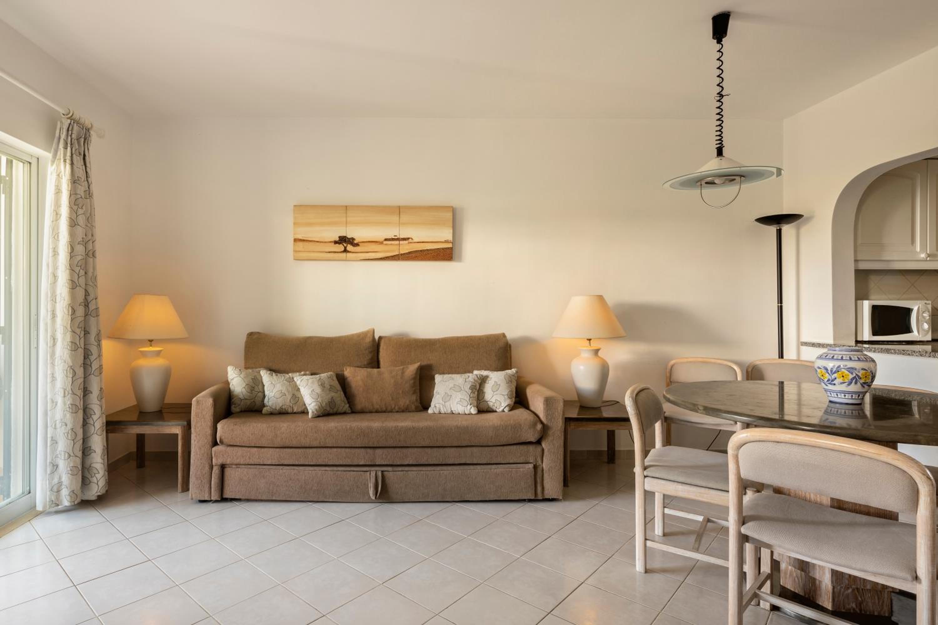 Superior One-Bedroom Apartment
