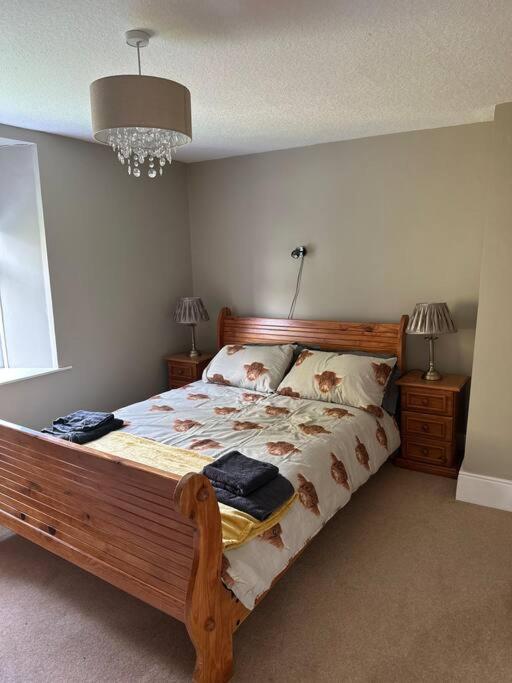 Five-Bedroom House photo 3