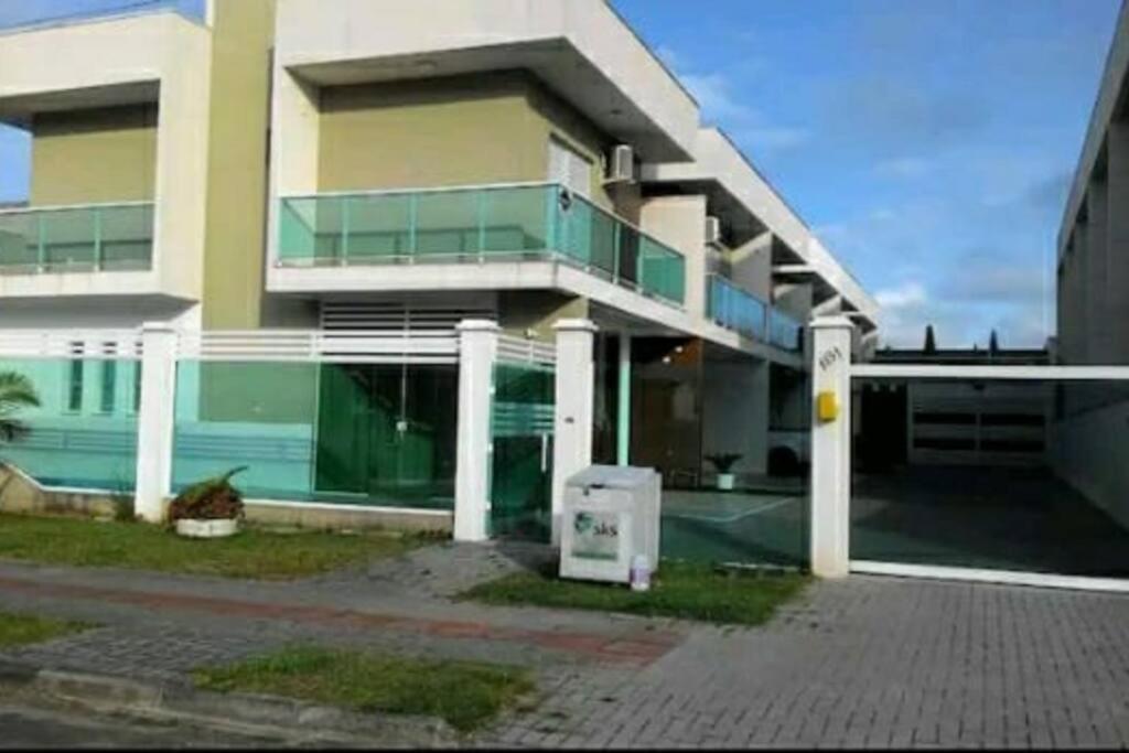 Three-Bedroom House photo 3
