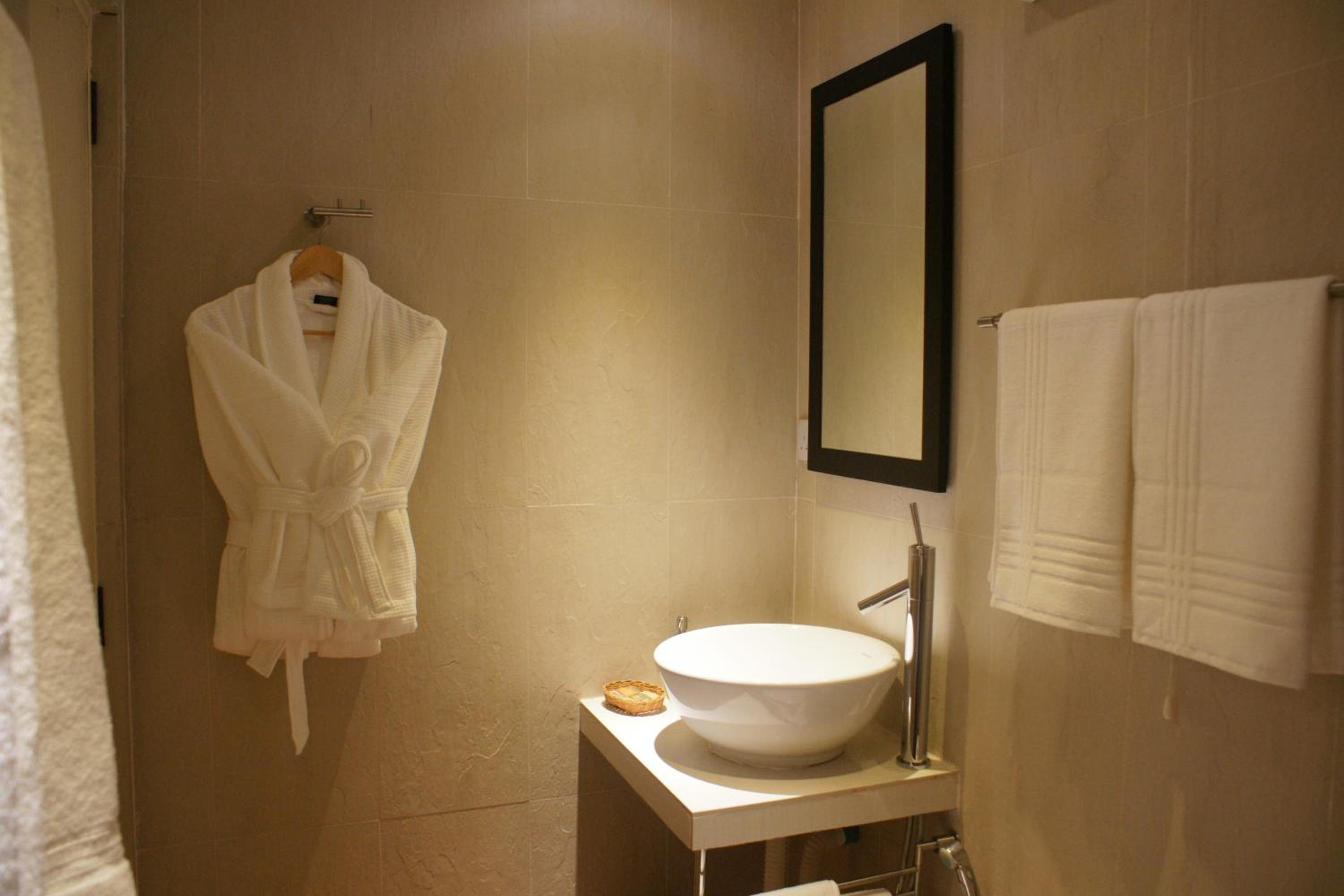 Superior Double Room (Free Return Airport Transfer) - Photo 9