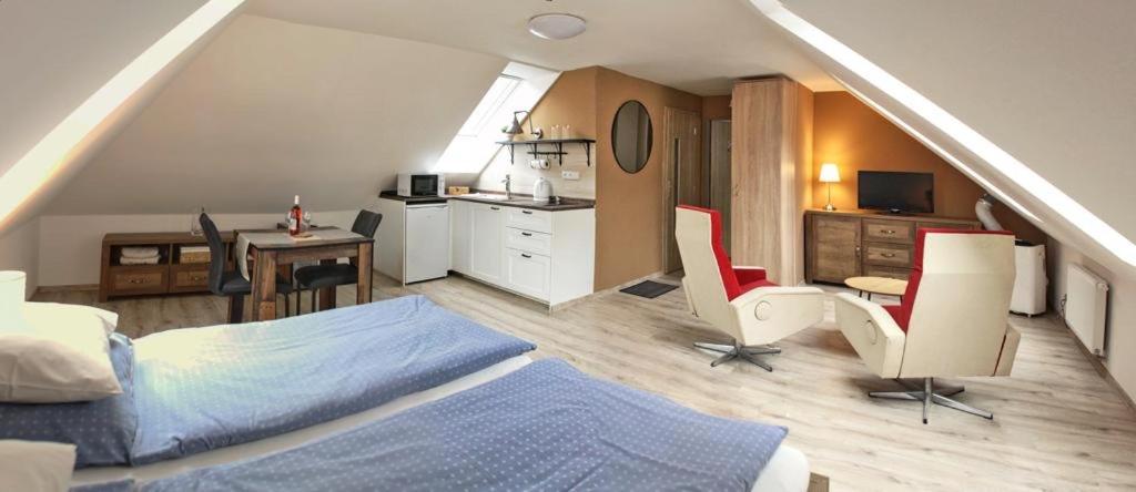 Double or Twin Room with Private Bathroom photo 3