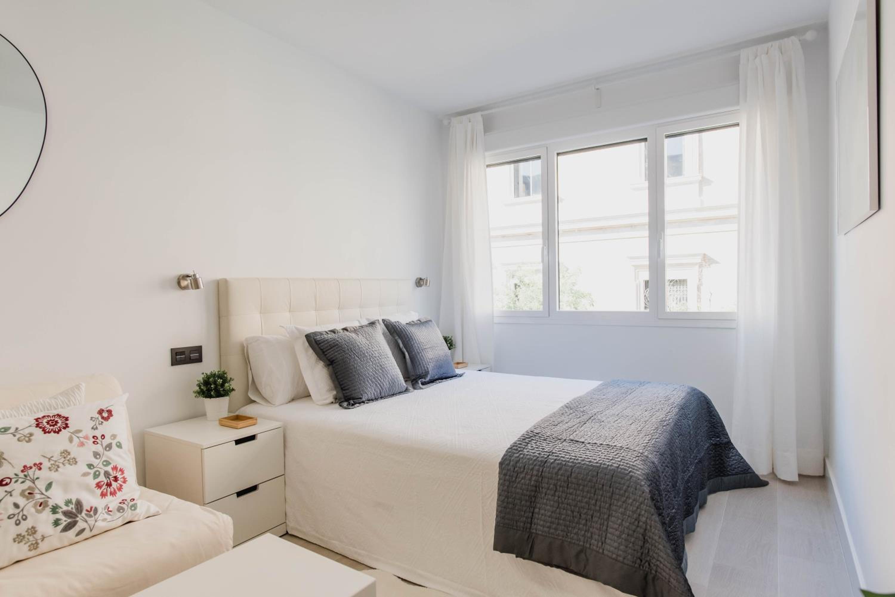 Estudio King con Sofá Cama