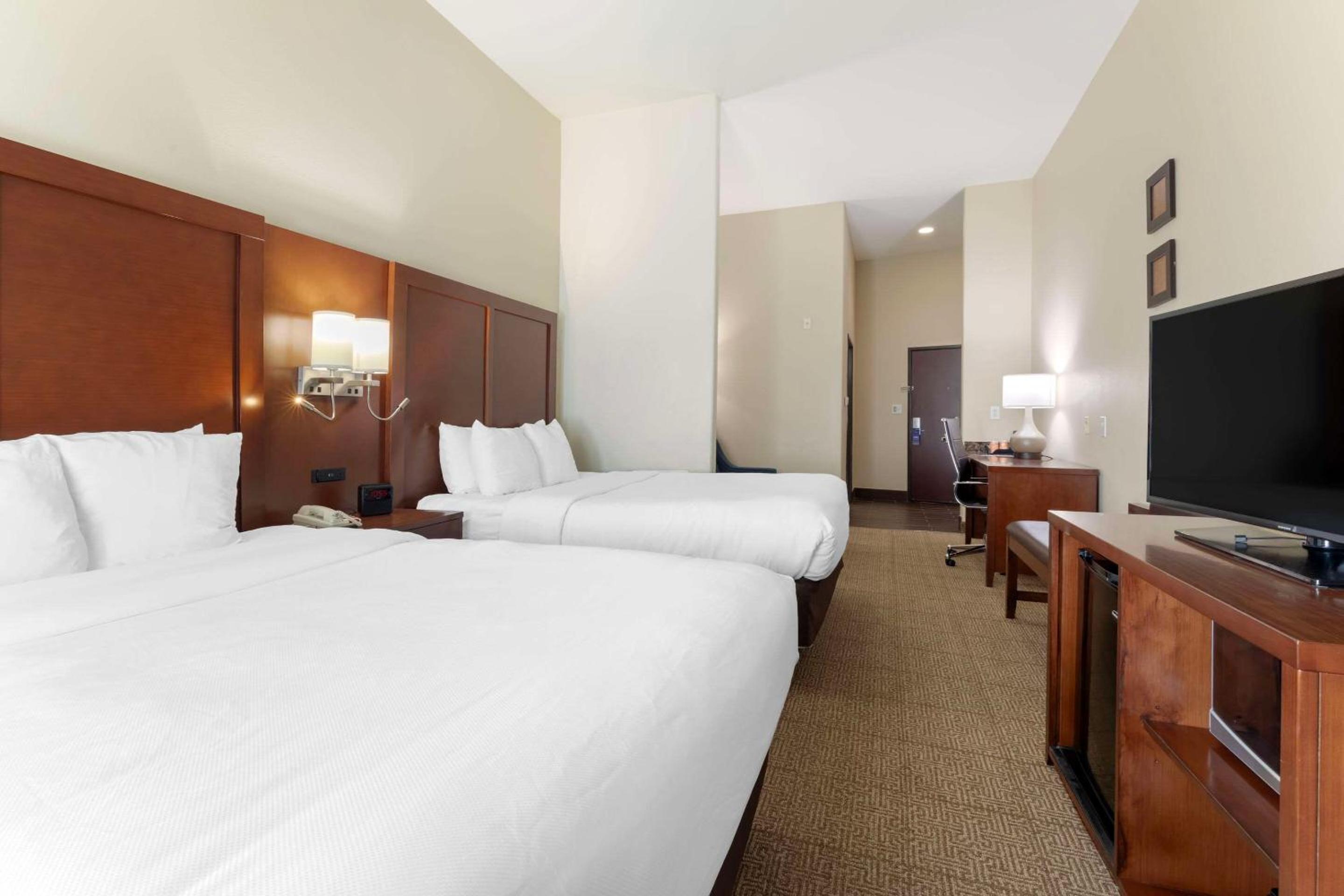 Queen Suite - Disability Access/Non-Smoking - Photo 2