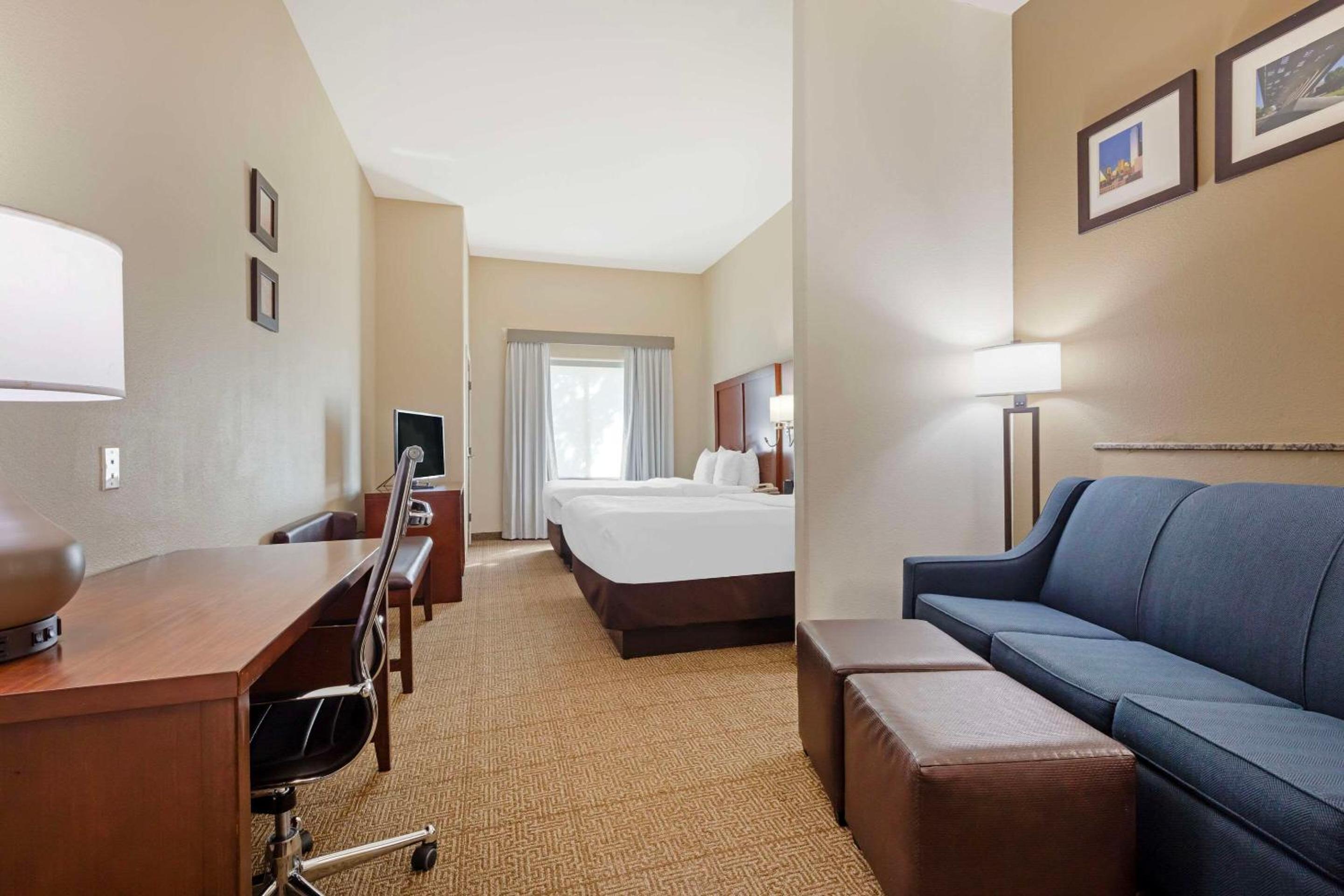 Queen Suite - Disability Access/Non-Smoking - Photo 3