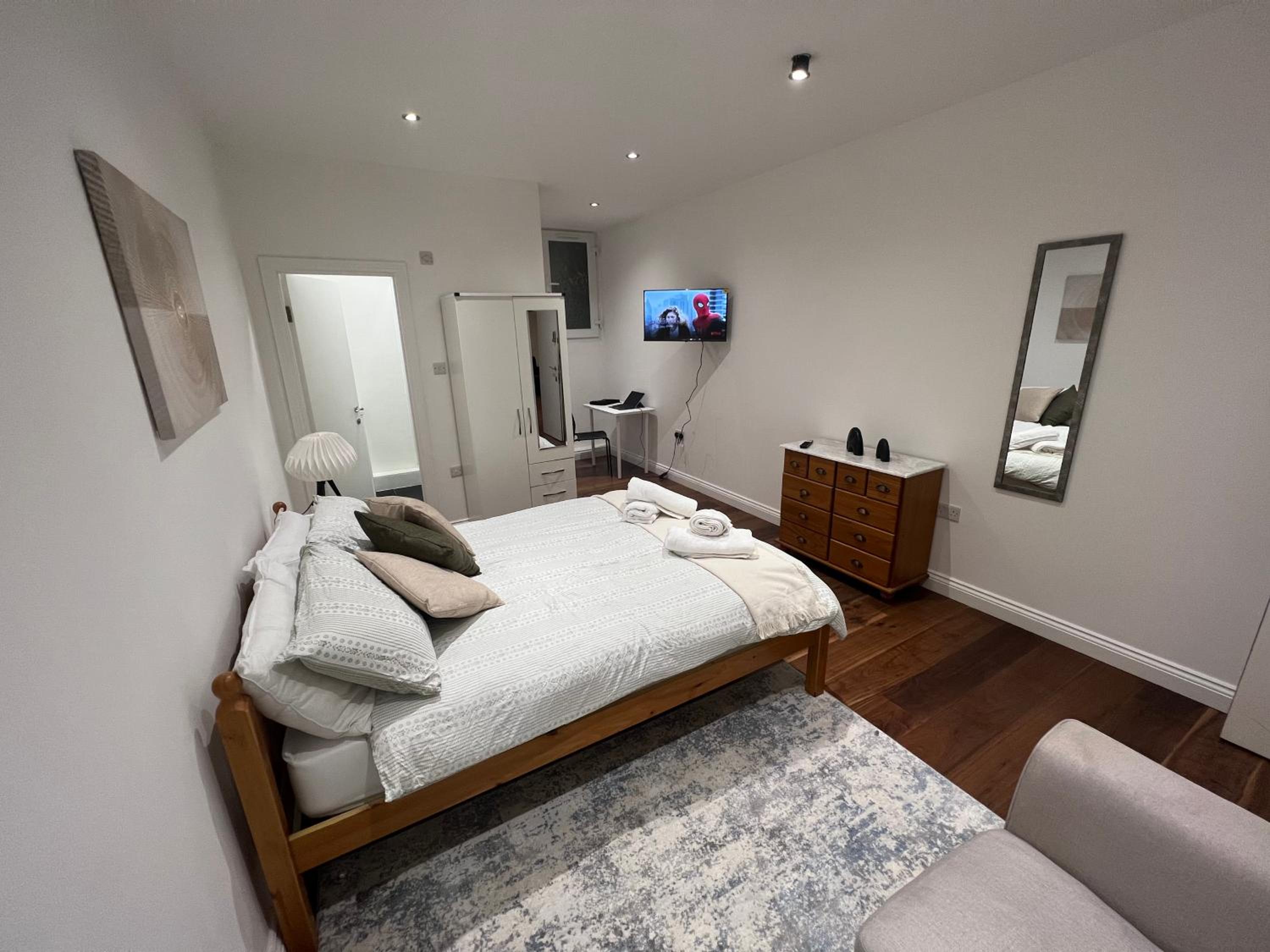 Deluxe Double Room with Shower photo 3