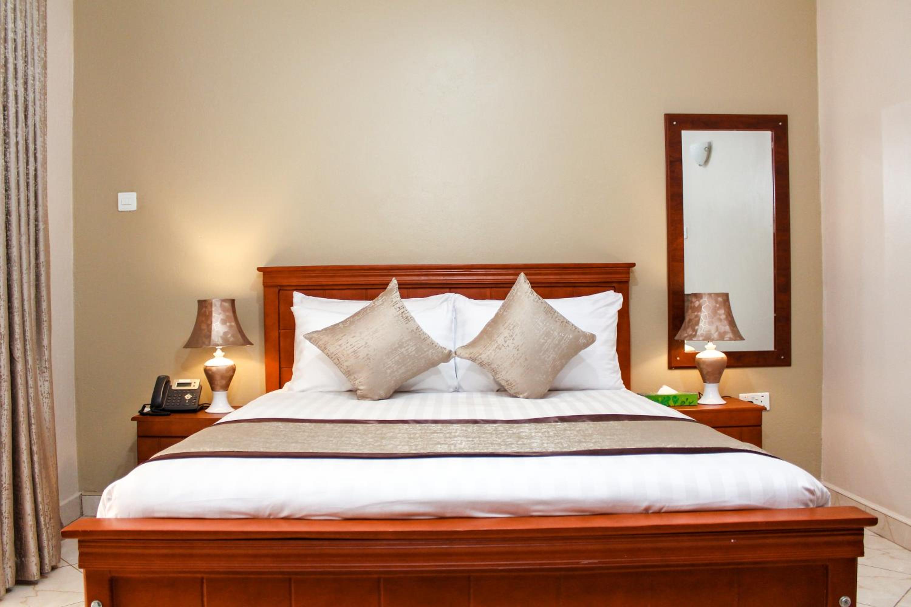 Standard King Room photo 2