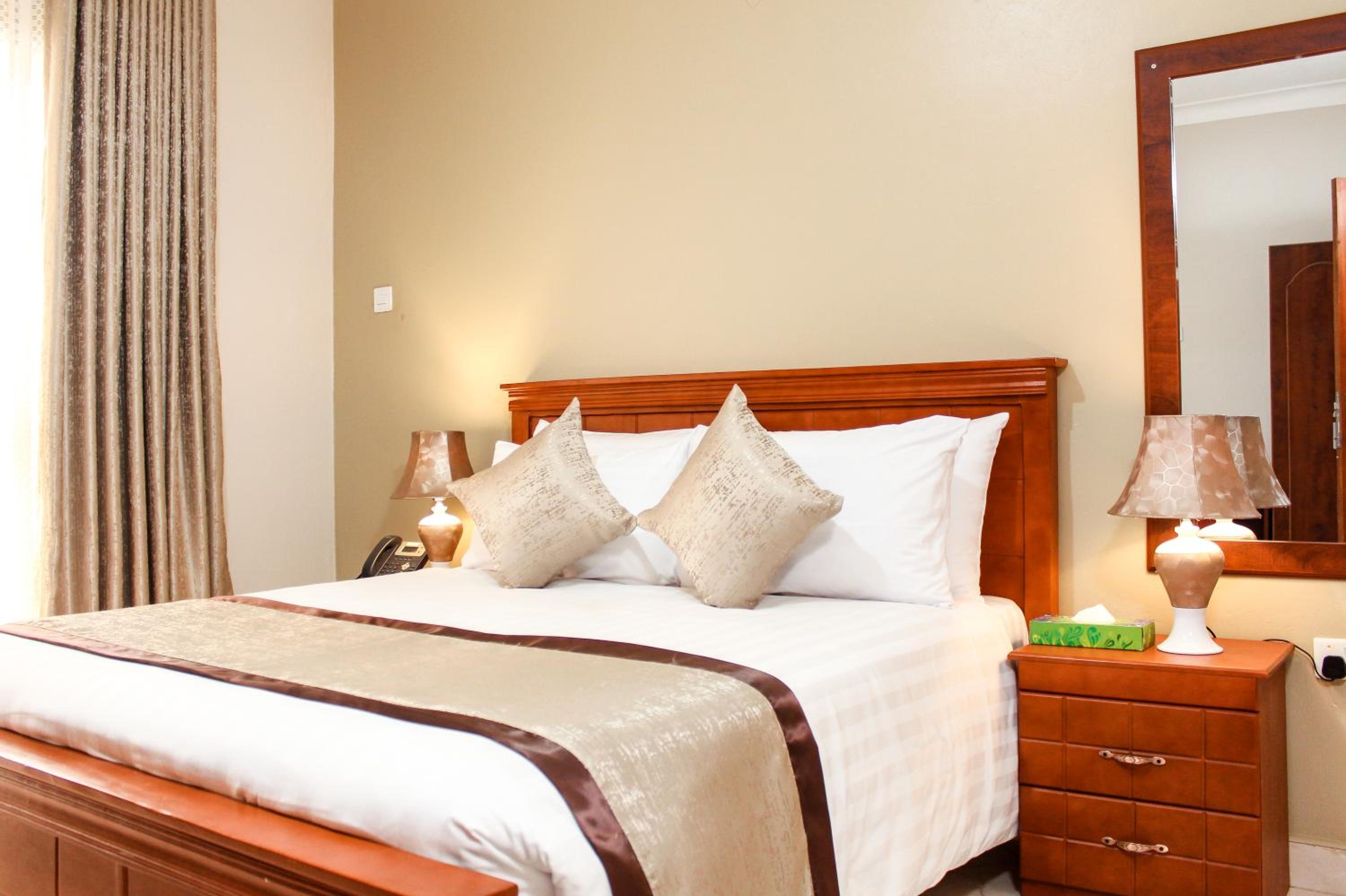 Standard King Room photo 3