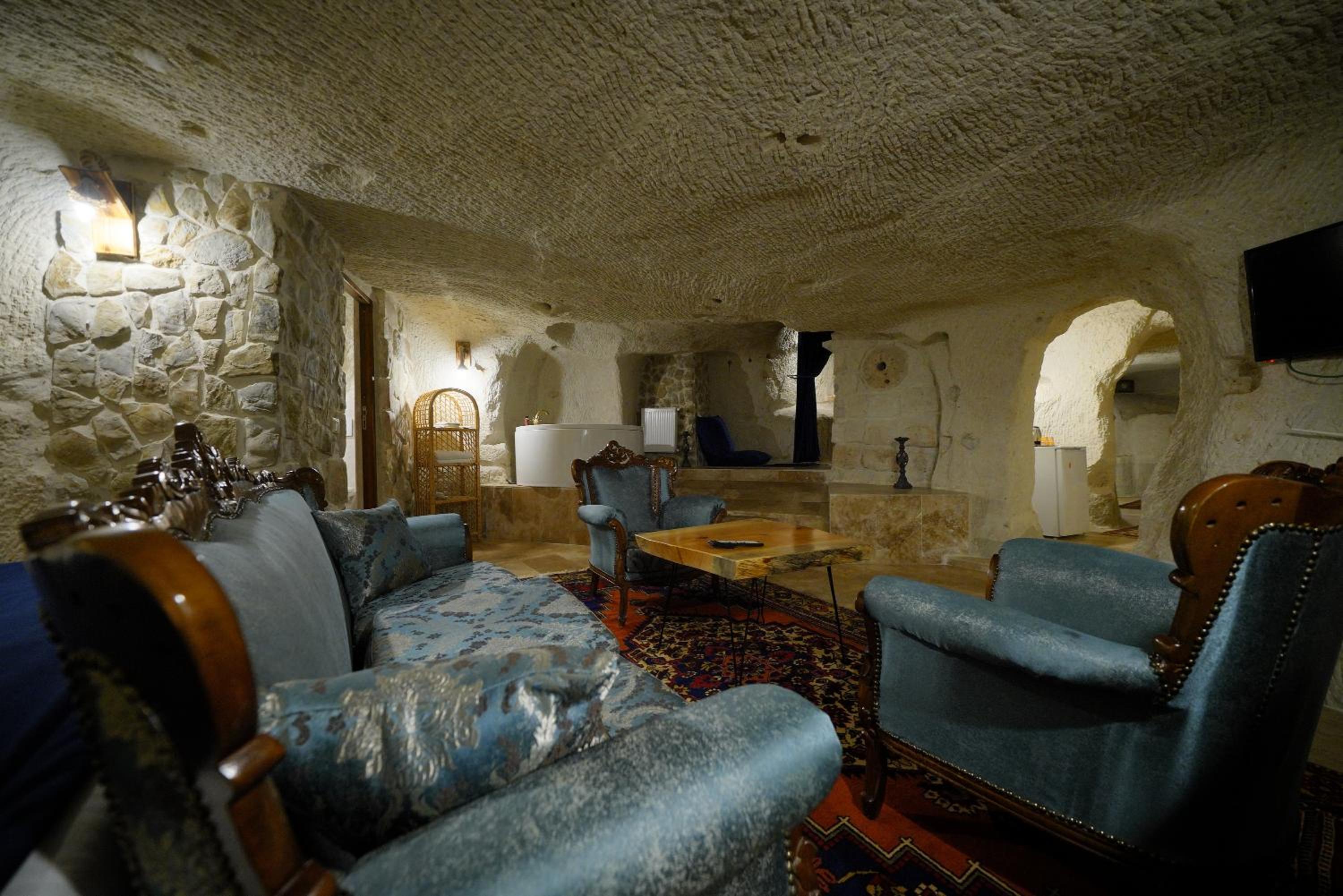 King Suite with Spa Bath - Photo 7