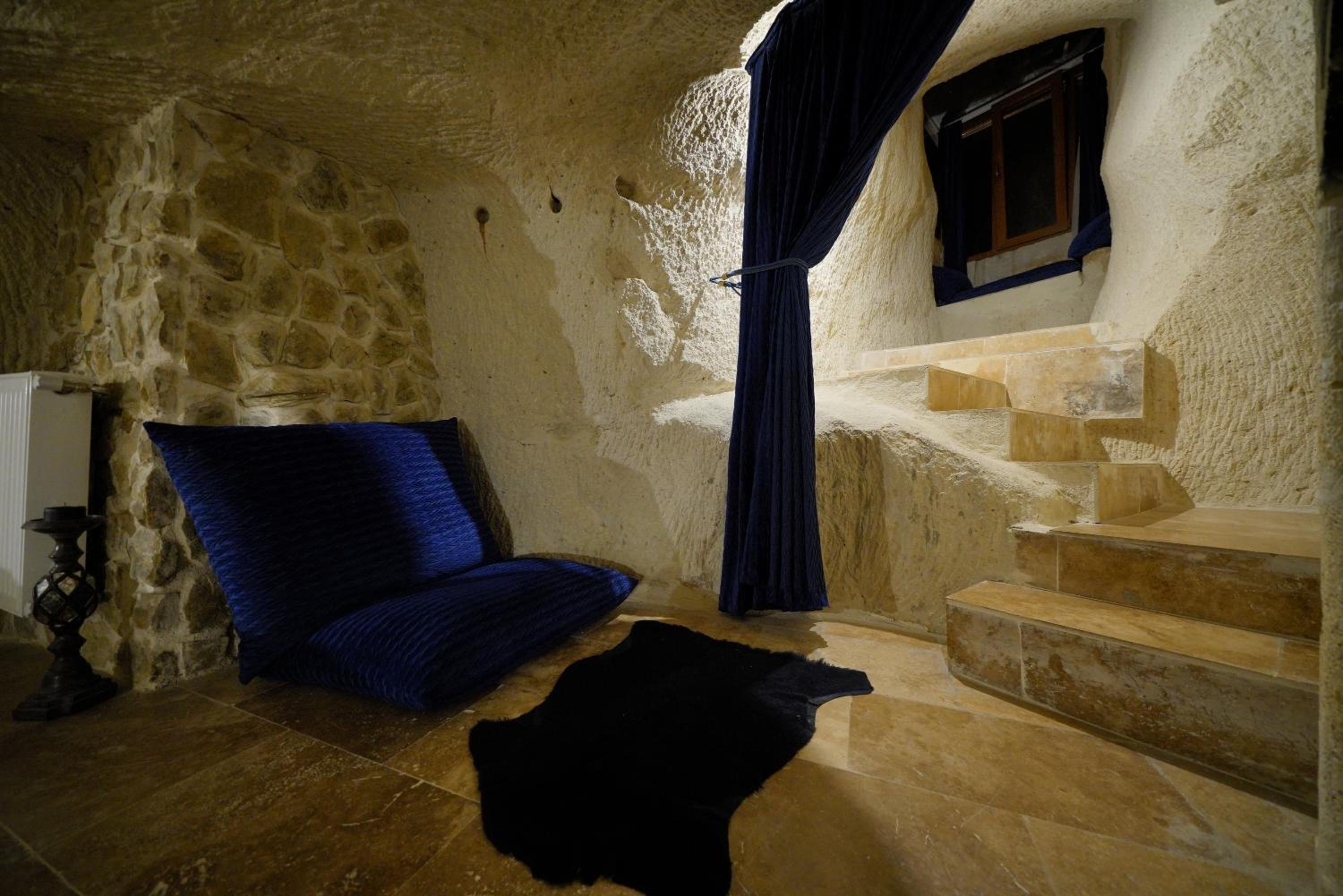 King Suite with Spa Bath - Photo 4