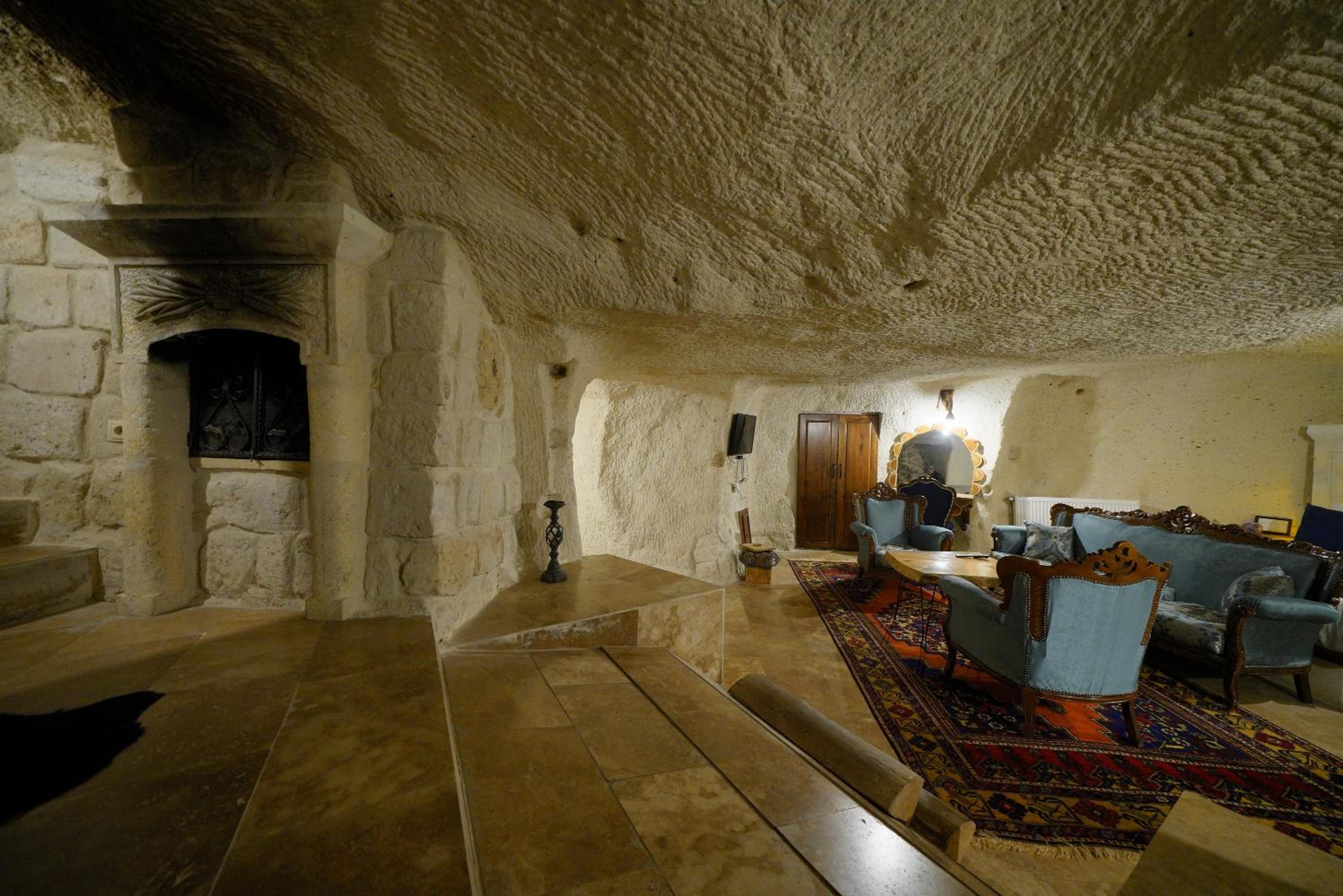 King Suite with Spa Bath - Photo 5