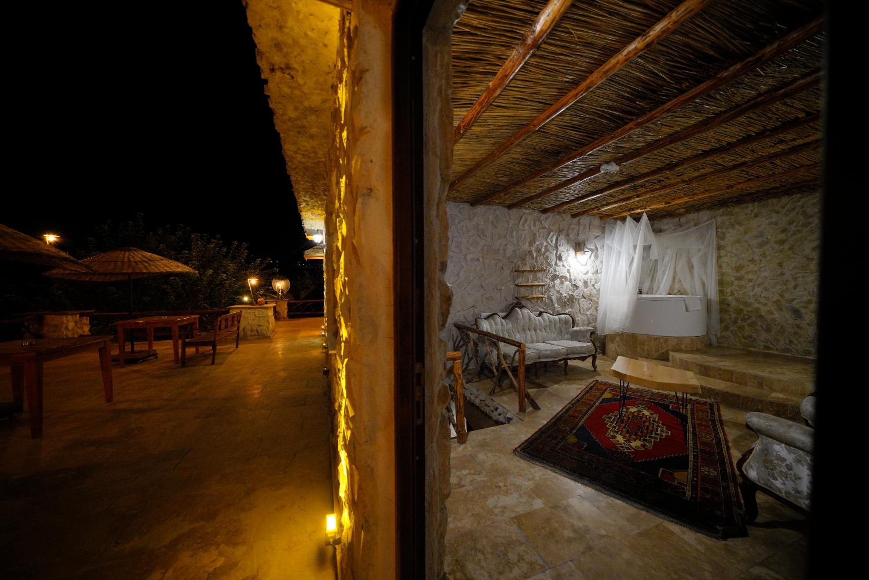 Superior Duplex Quadruple Cave Room with Spa Bath and Terrace - Photo 9