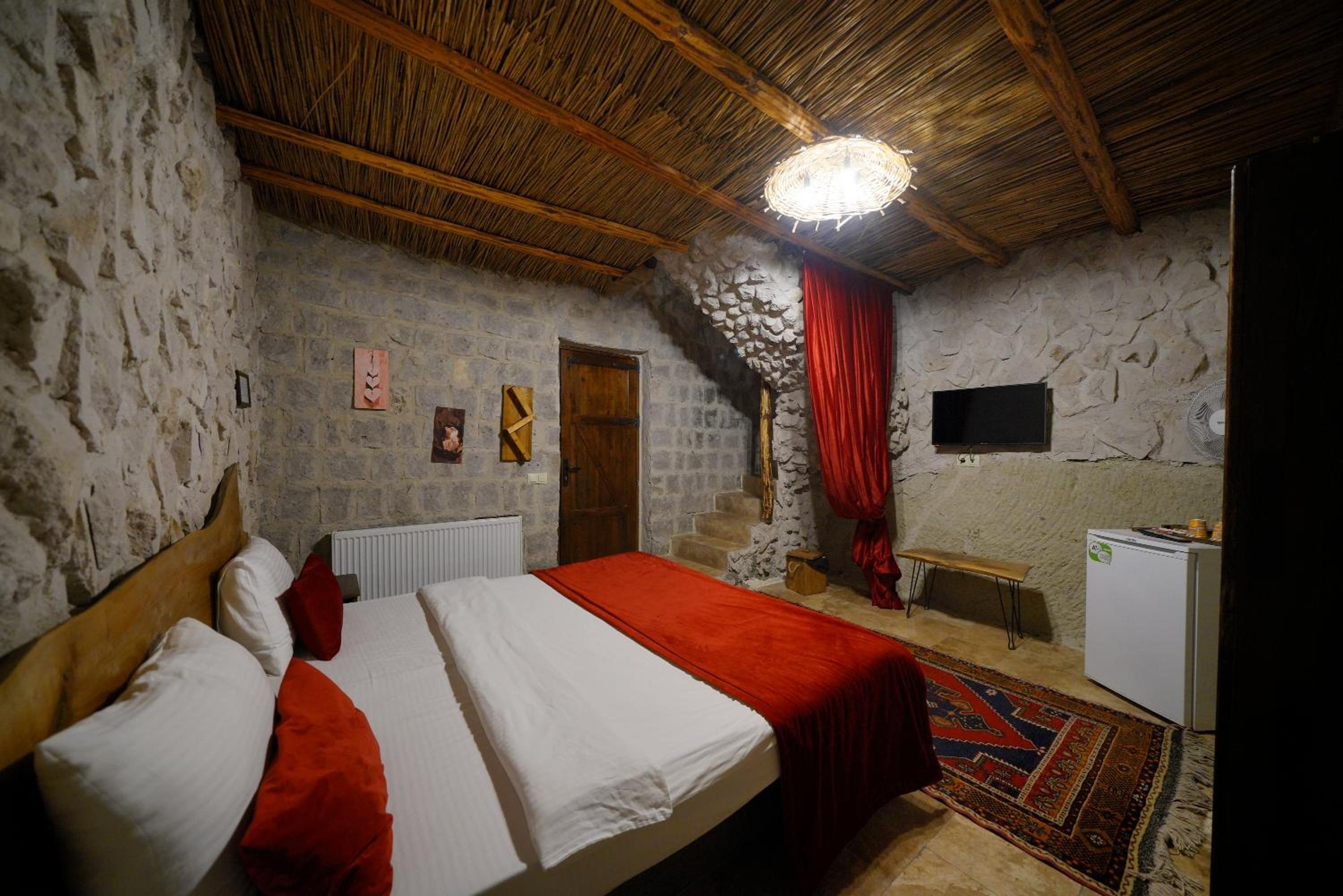Superior Duplex Quadruple Cave Room with Spa Bath and Terrace - Photo 12