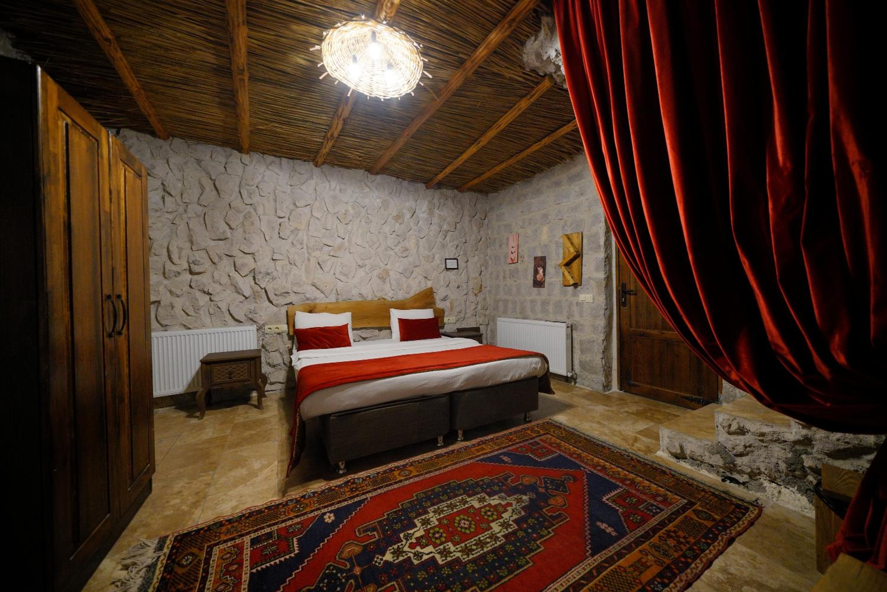 Superior Duplex Quadruple Cave Room with Spa Bath and Terrace - Photo 1