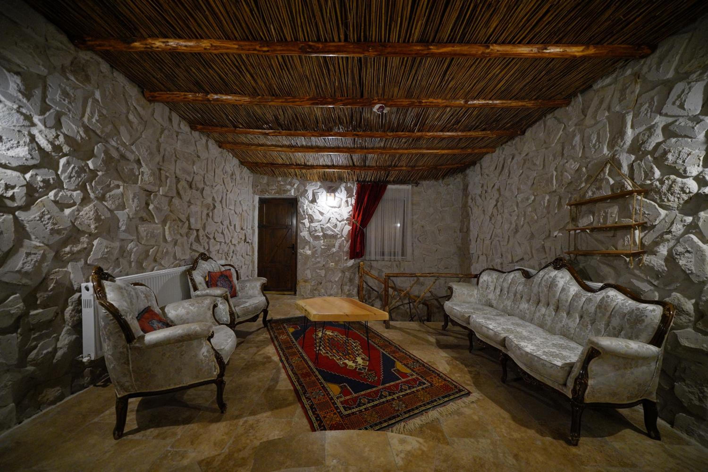 Superior Duplex Quadruple Cave Room with Spa Bath and Terrace - Photo 8