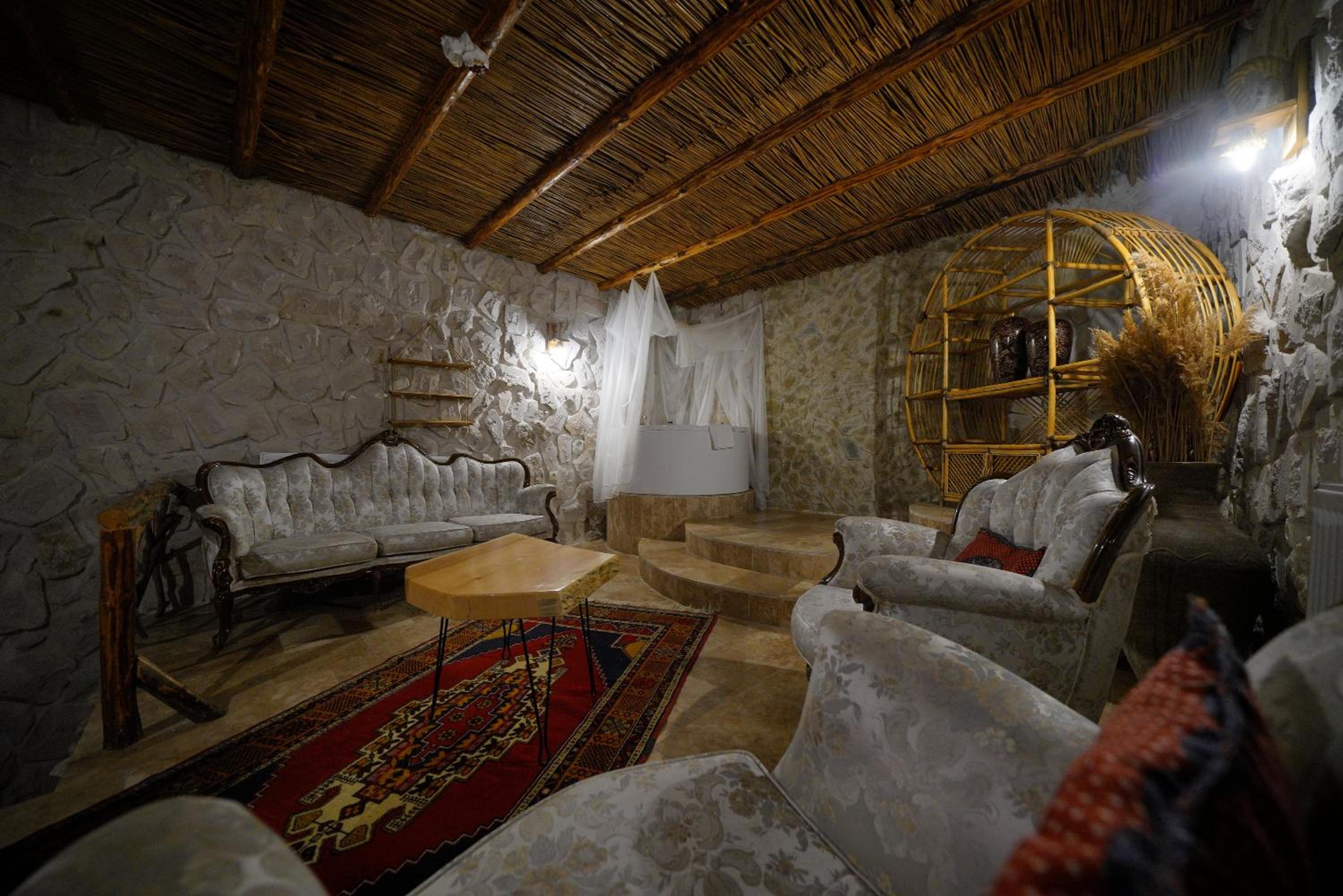 Superior Duplex Quadruple Cave Room with Spa Bath and Terrace - Photo 3