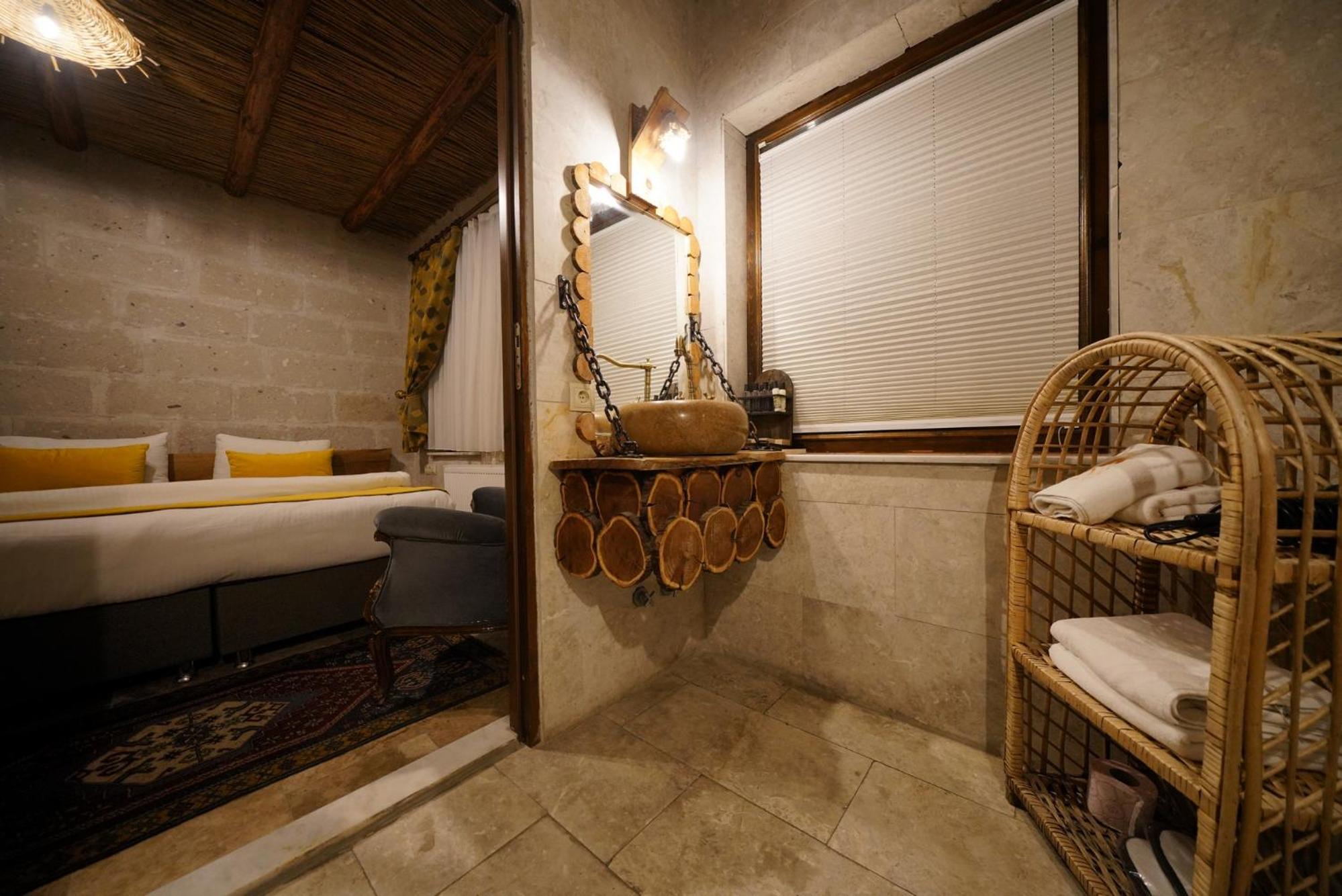 Double Room with Mountain View - Photo 3