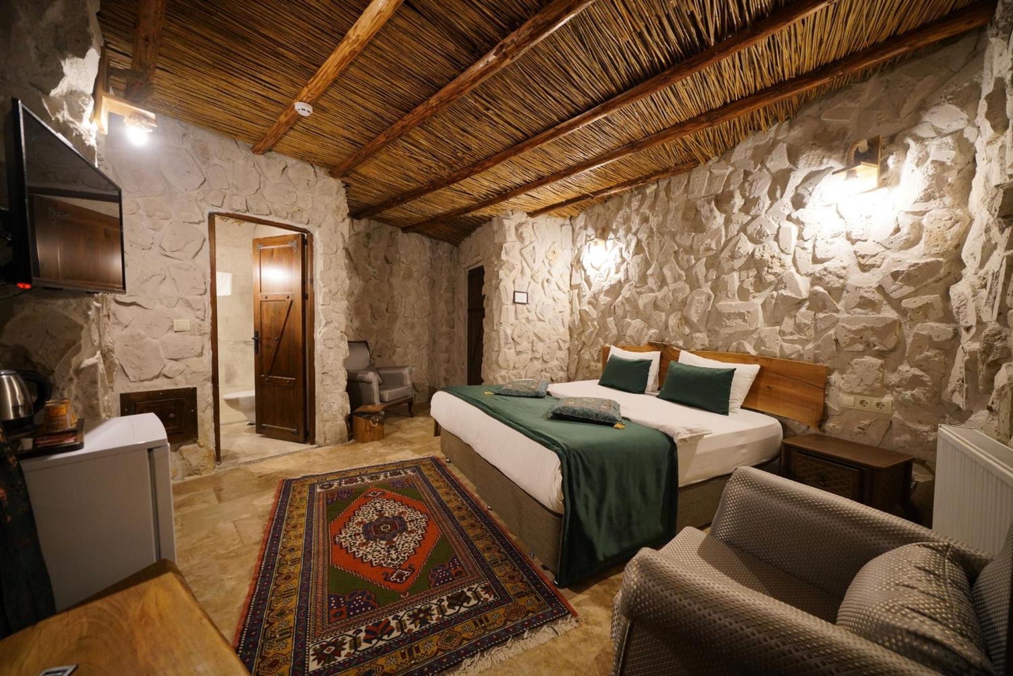 Double or Twin Room with Terrace - Photo 5