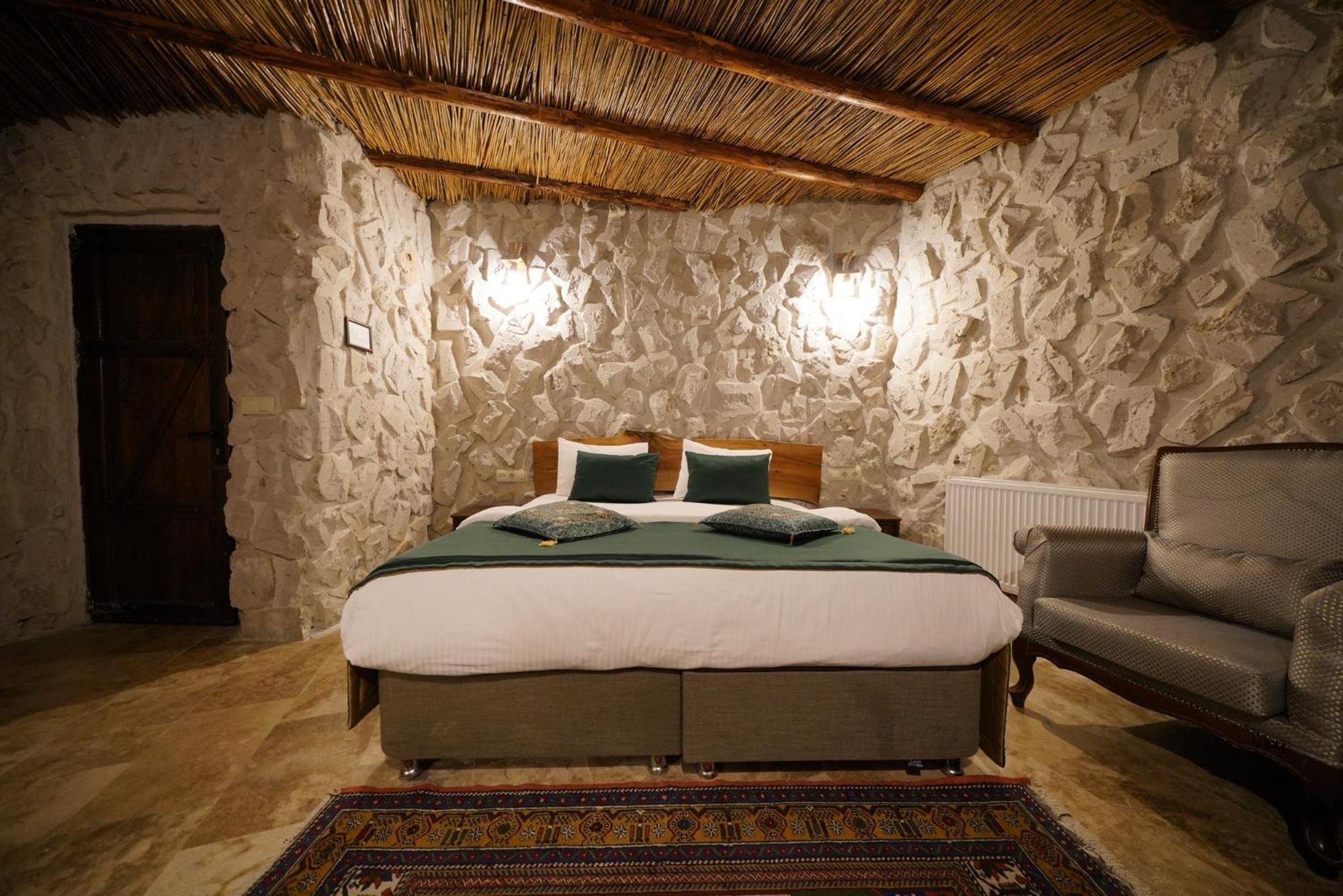 Double or Twin Room with Terrace - Photo 4