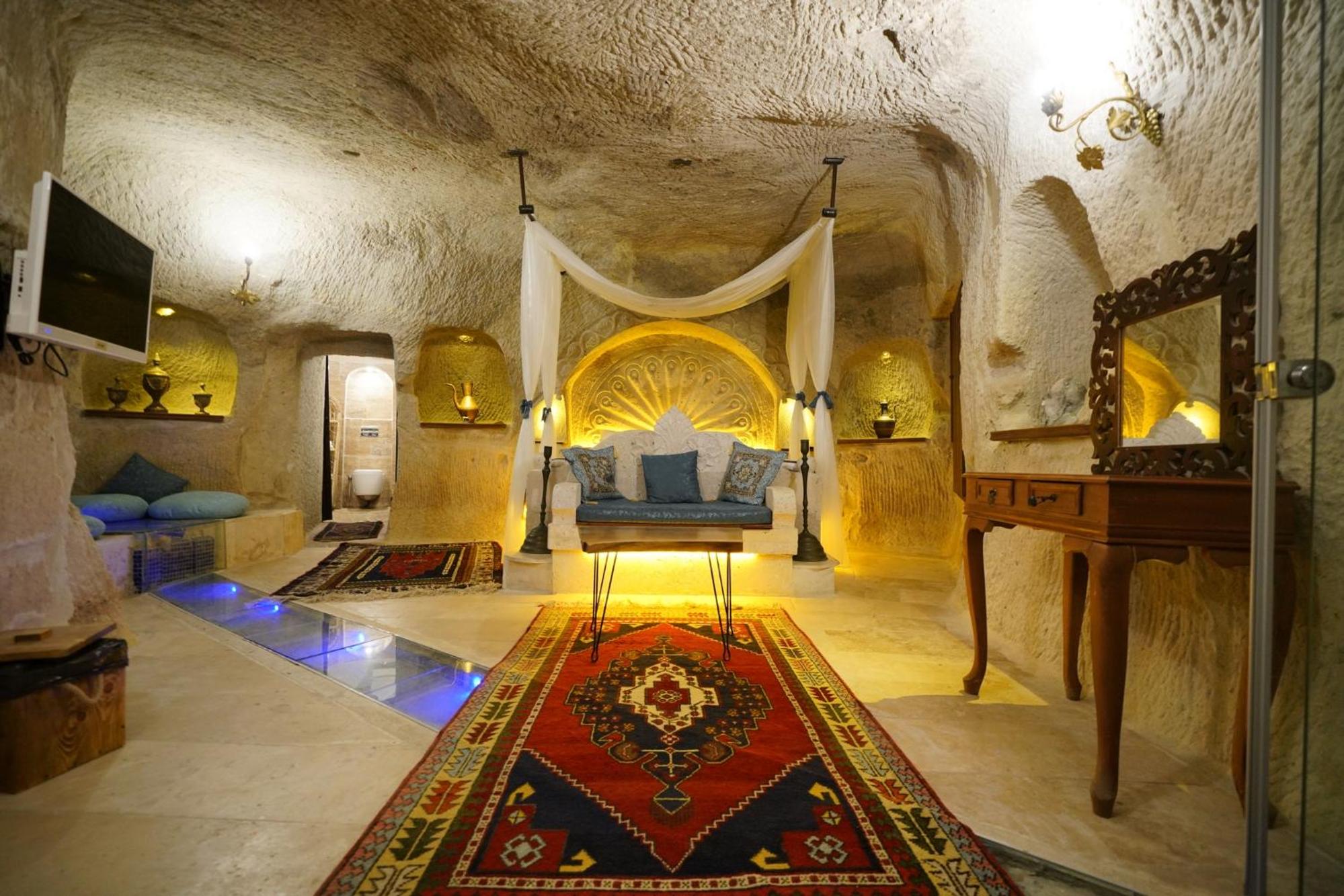 Suite with Private Pool - Photo 3