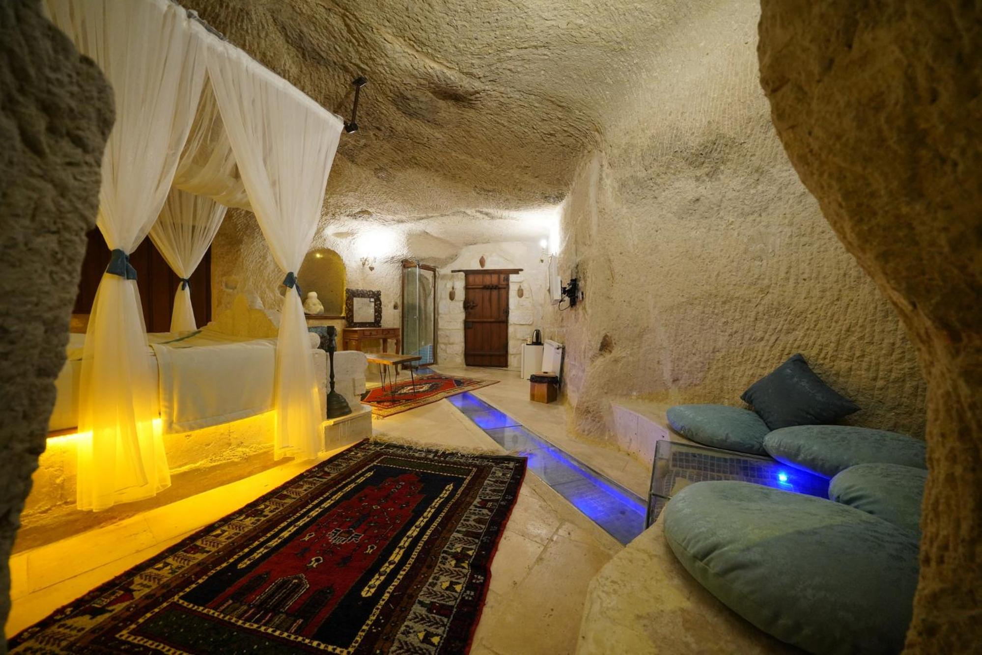 Suite with Private Pool - Photo 4