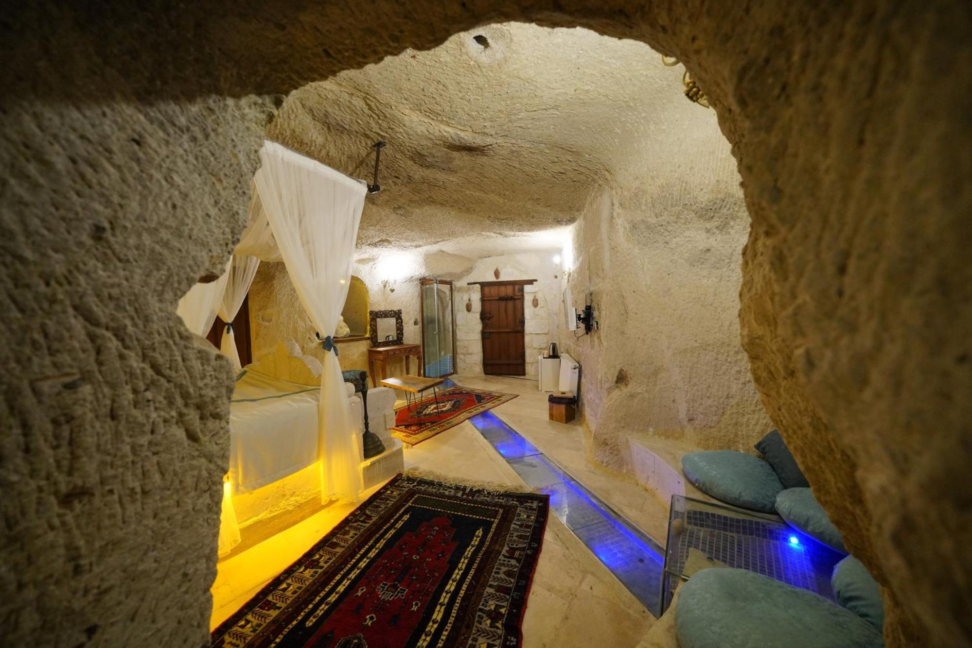 Suite with Private Pool - Photo 6