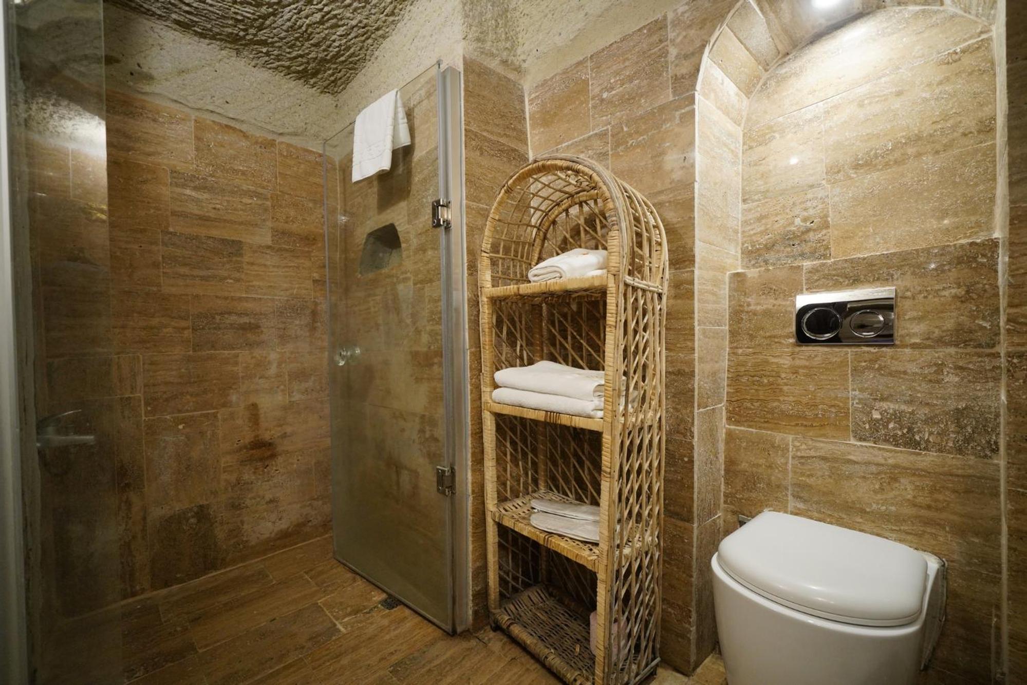 Suite with Private Pool - Photo 8