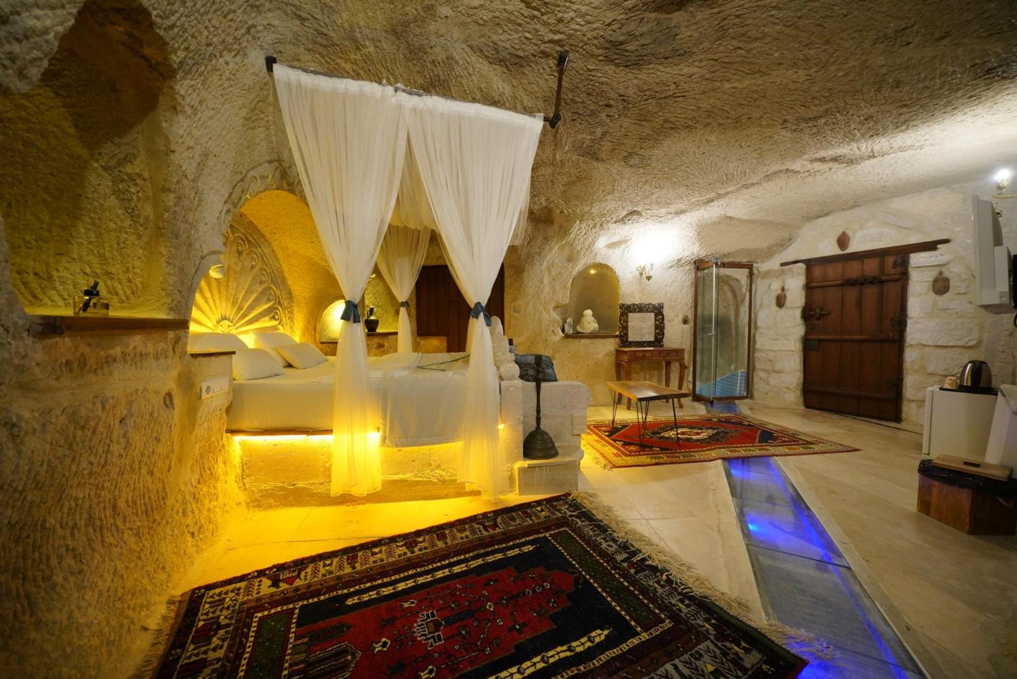 Suite with Private Pool - Photo 9