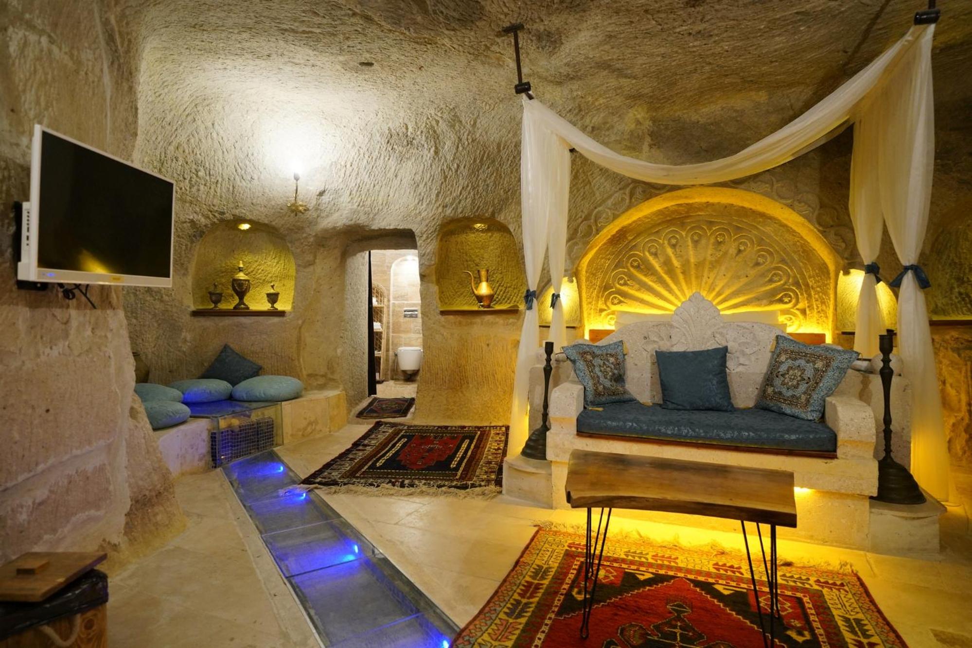 Suite with Private Pool - Photo 10