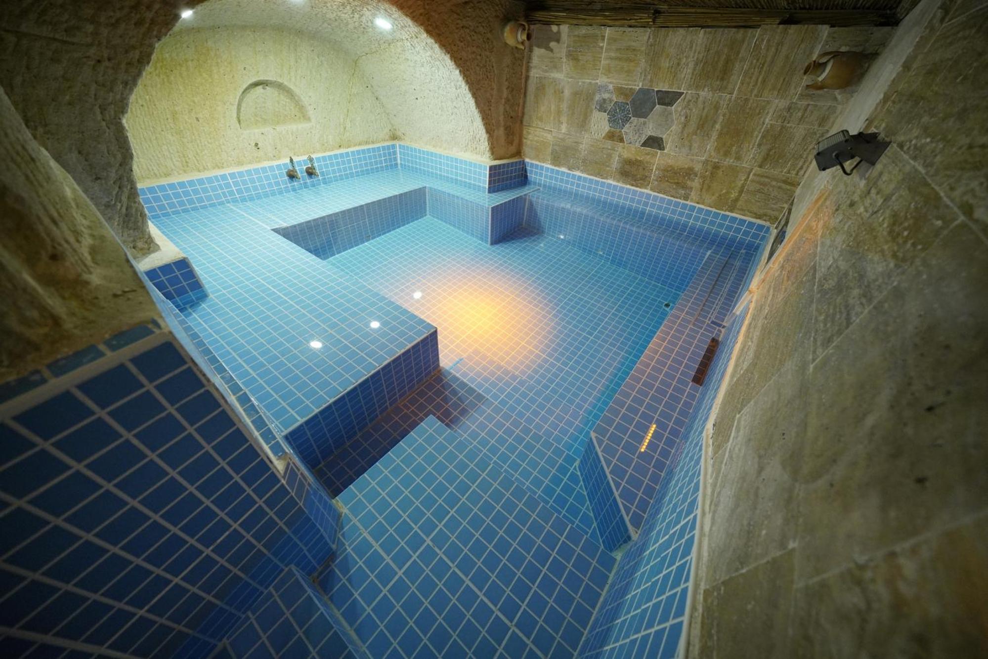 Suite with Private Pool - Photo 2