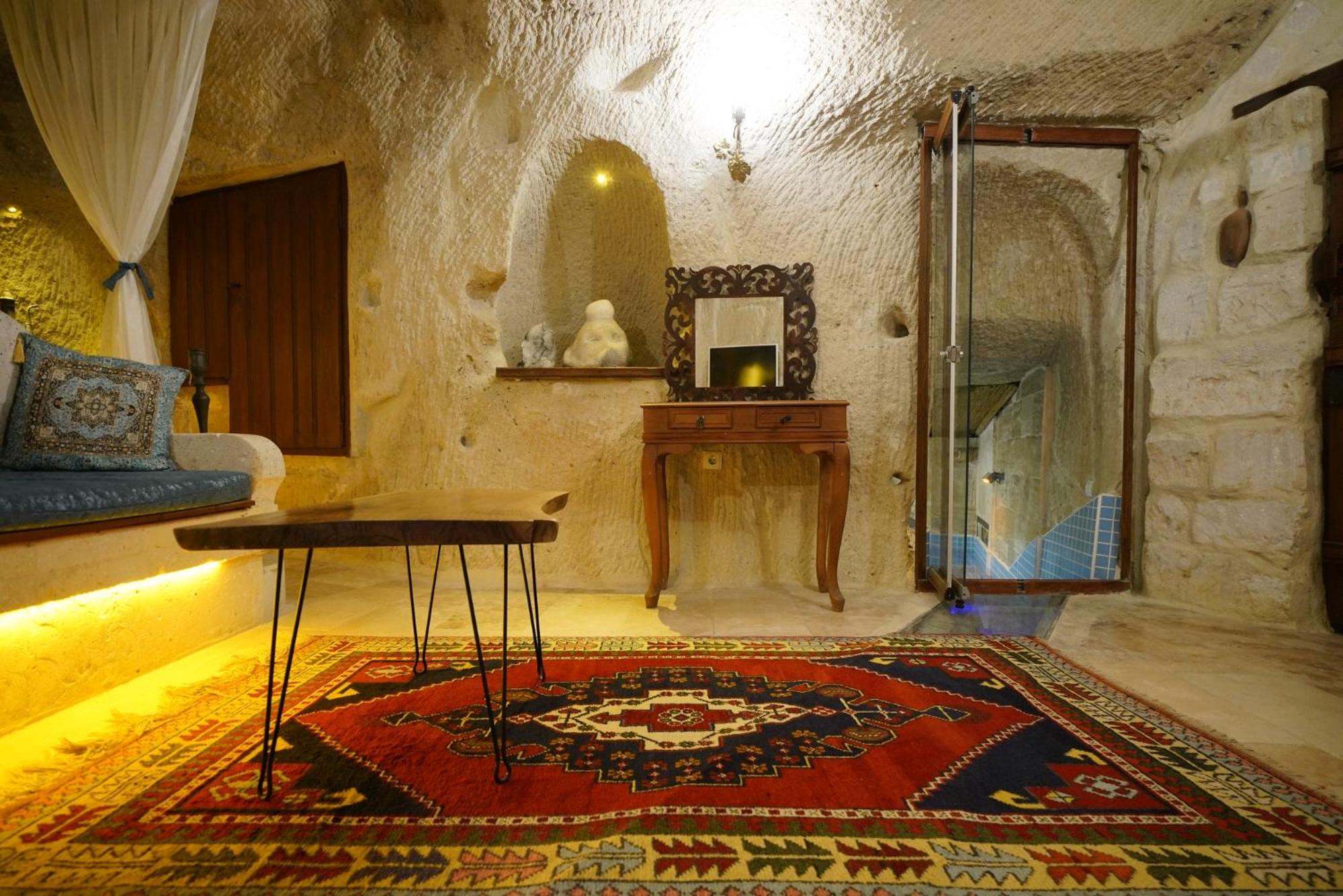Suite with Private Pool - Photo 12
