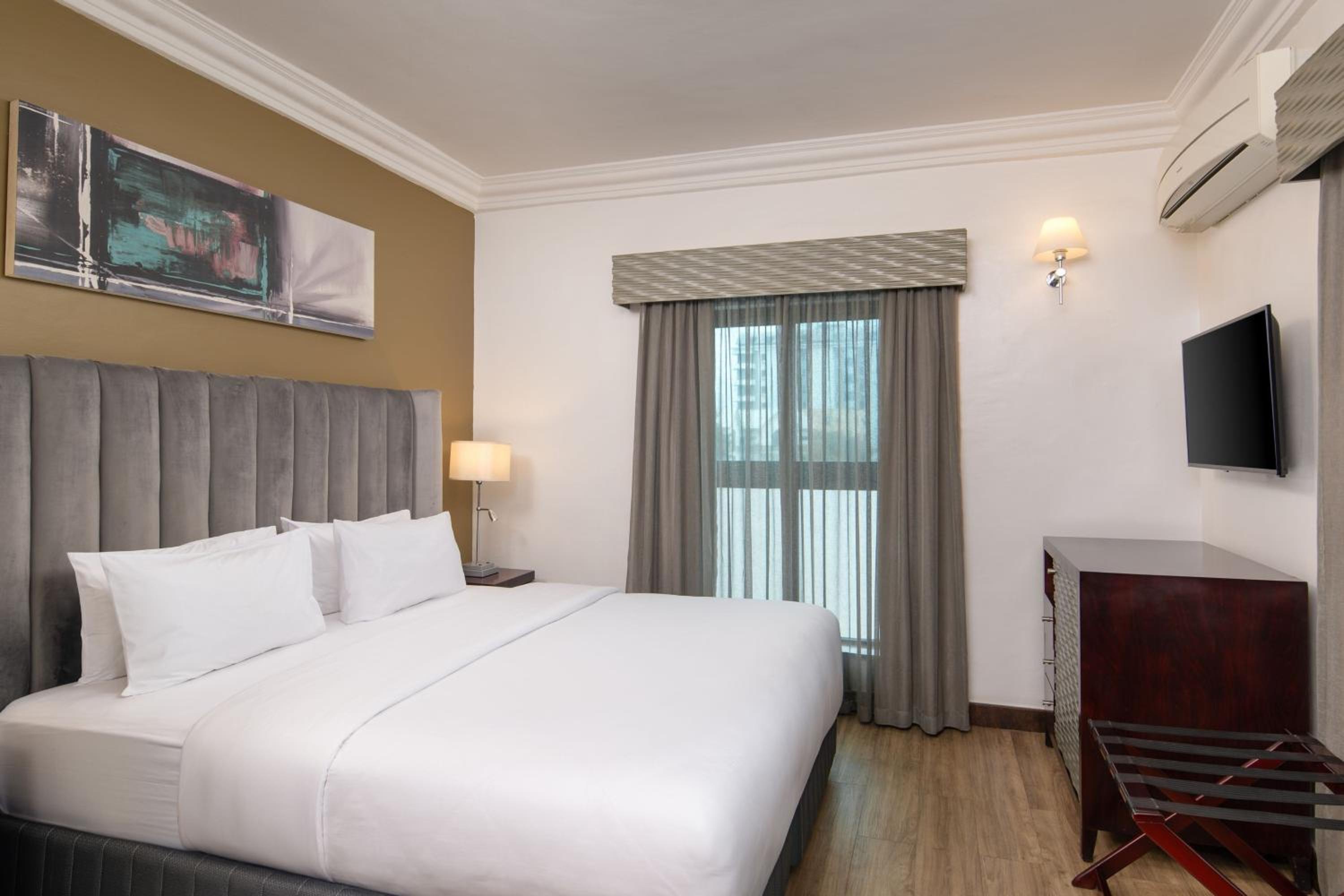 Diplomatic Queen Room