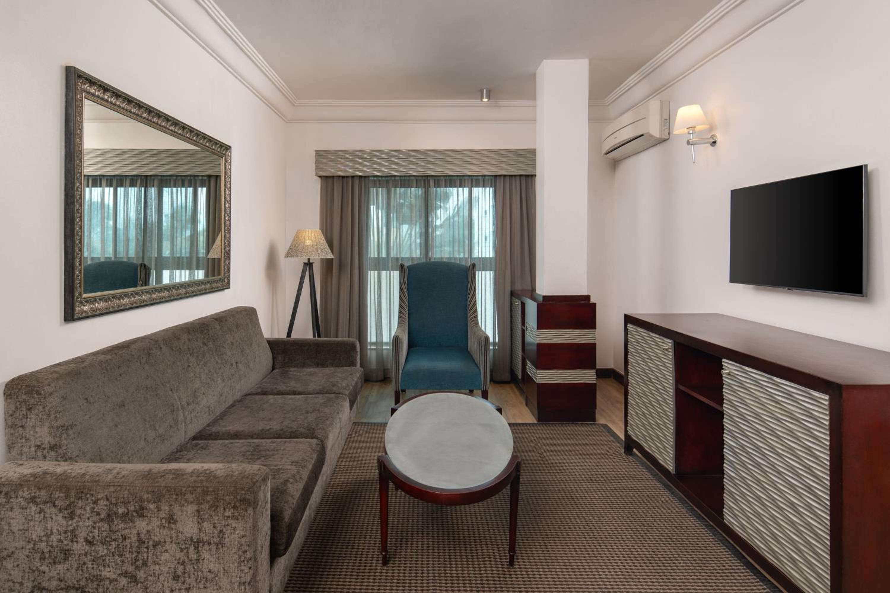 One-Bedroom Junior Suite