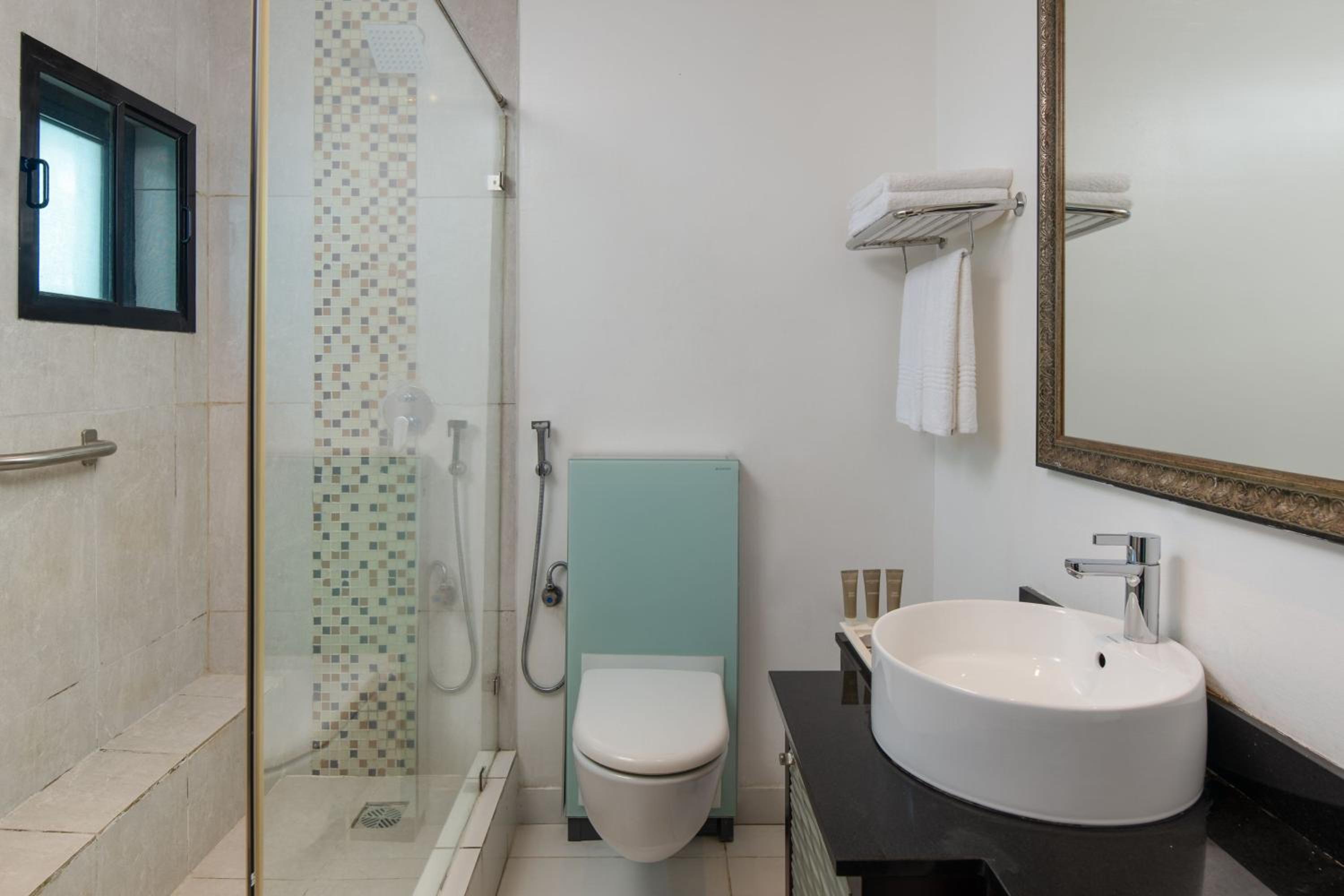 Queen Guest Room