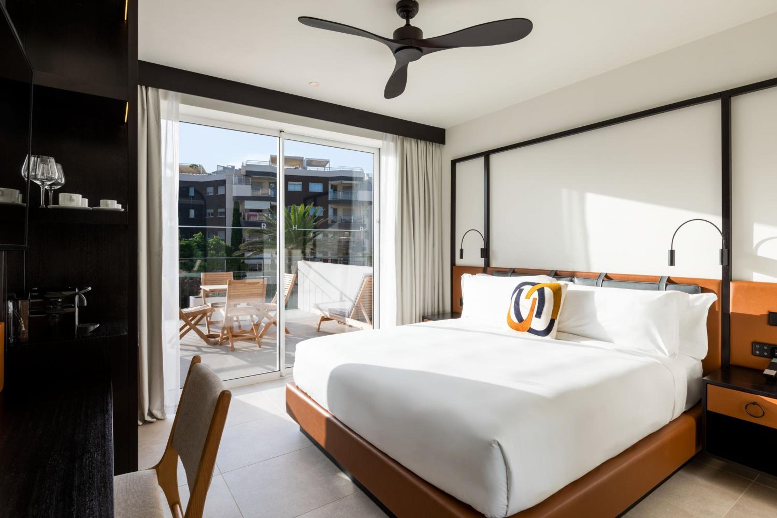 King Room with One King Bed and Terrace (Non Smoking) photo 2