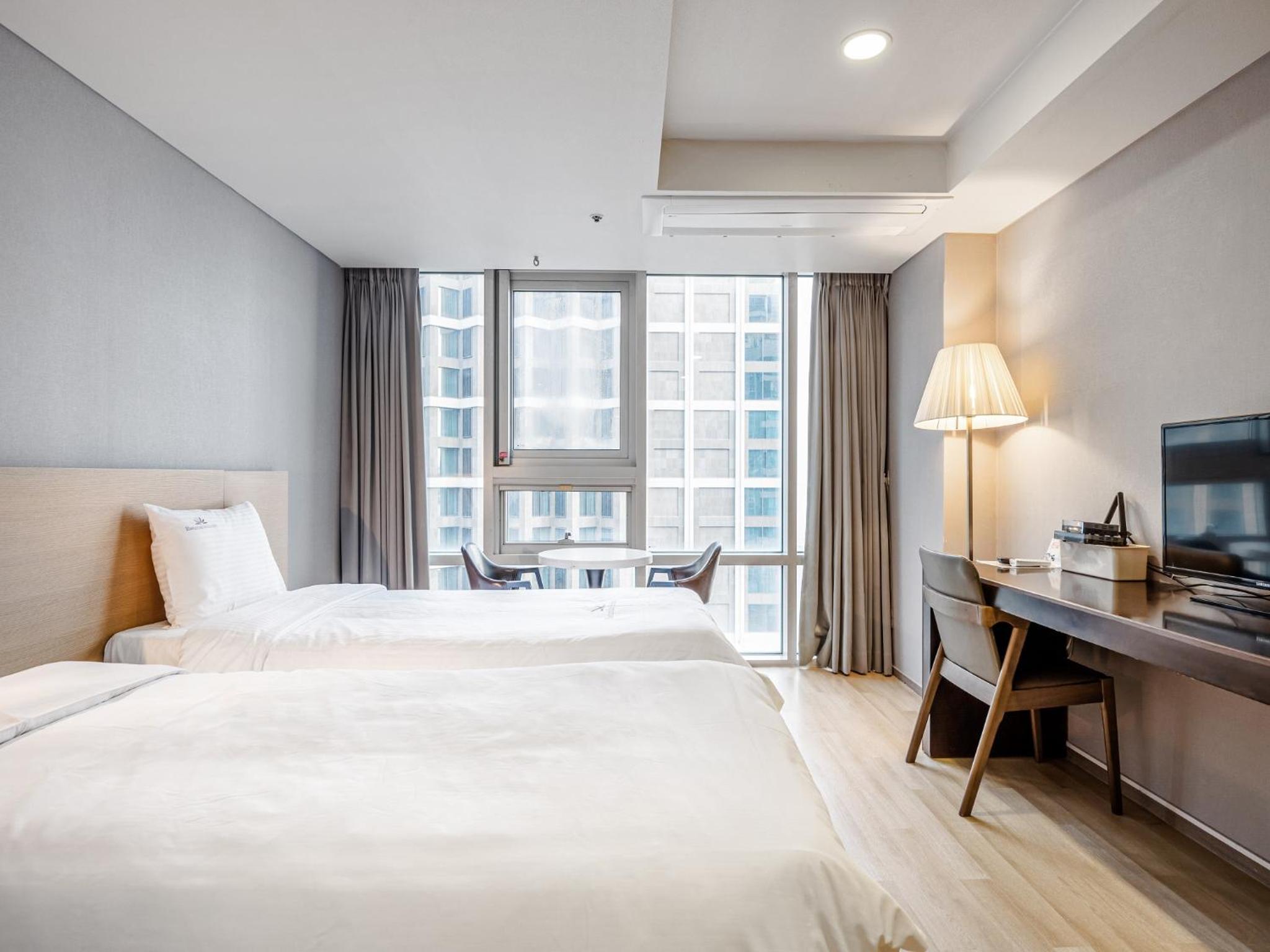 Superior Half Ocean View Upgrade(Double or Twin Randomly Selected)