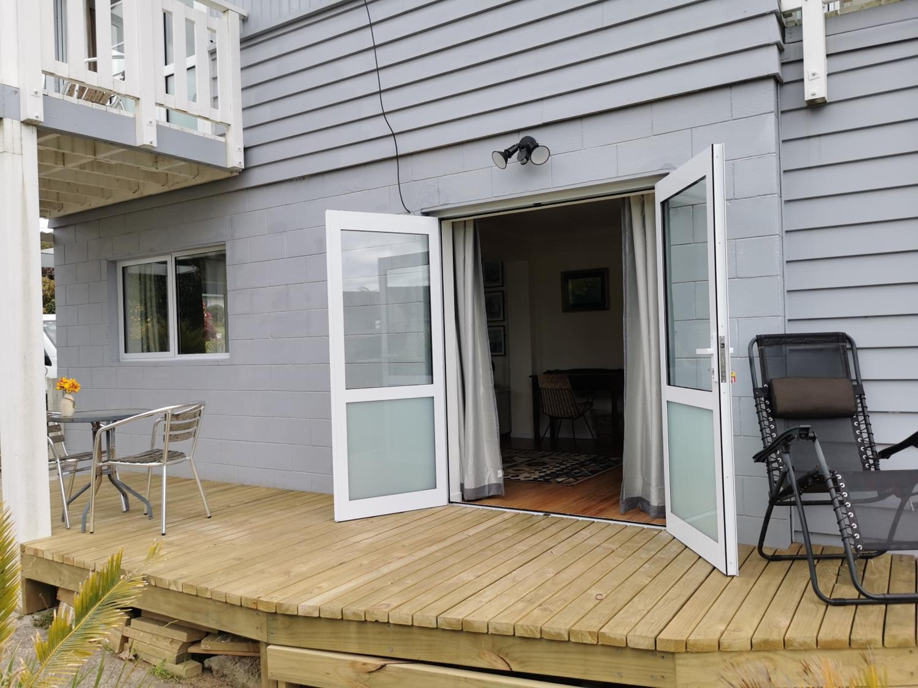 Queen Room with Deck photo 2