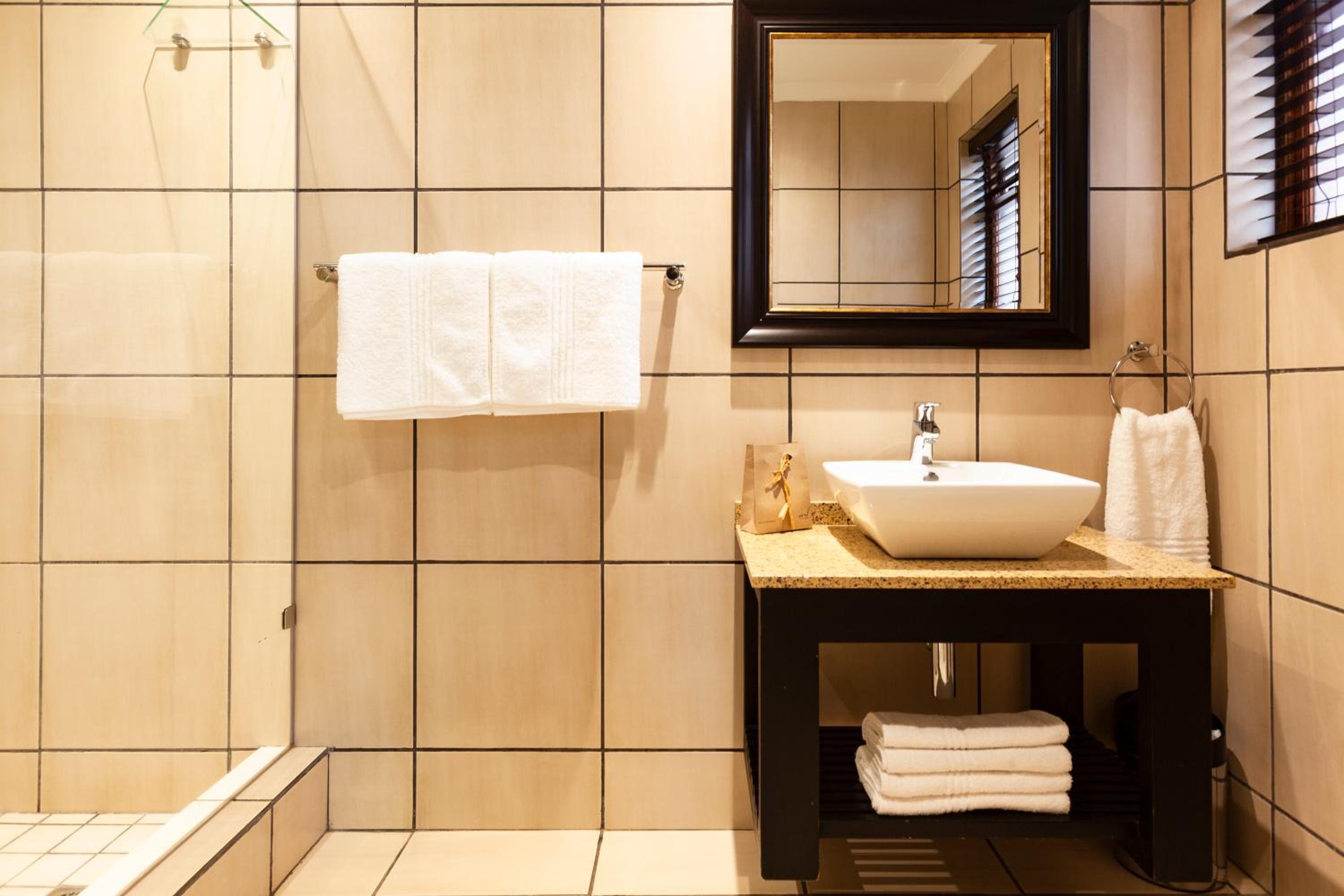 Two-Bedroom Chalet - Photo 10