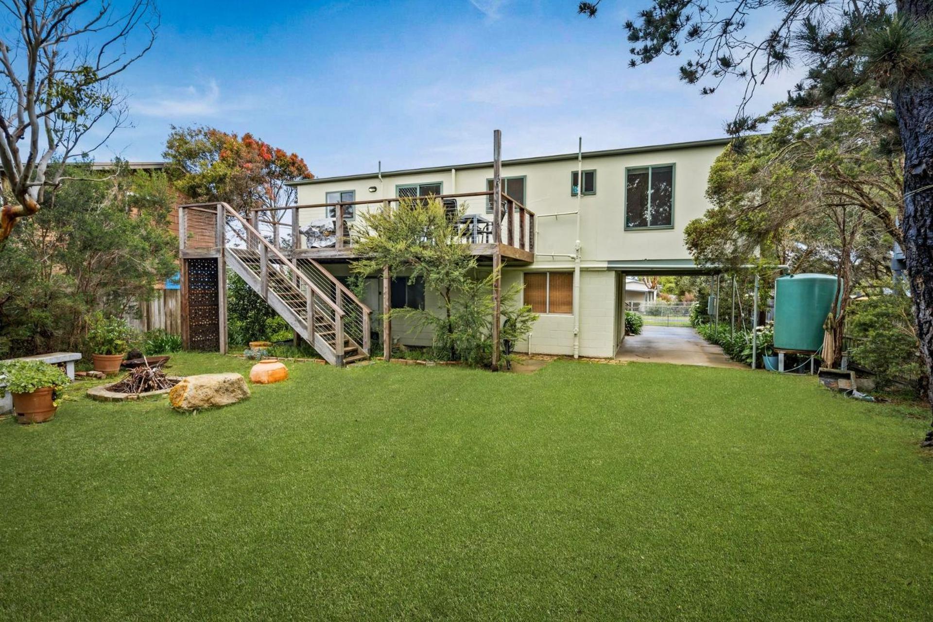 Three-Bedroom House photo 2