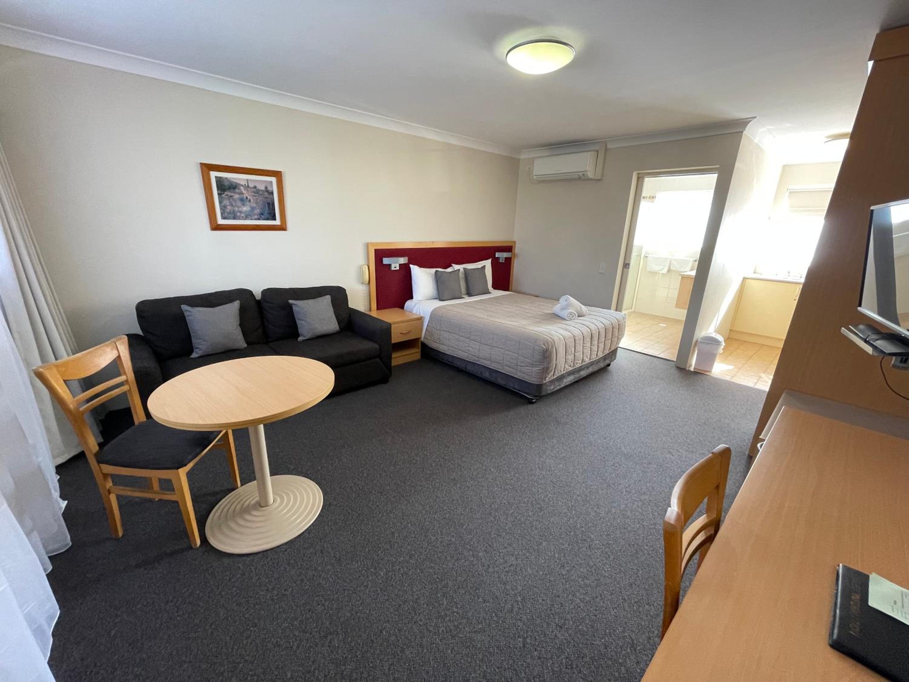 Studio Apartment photo 3