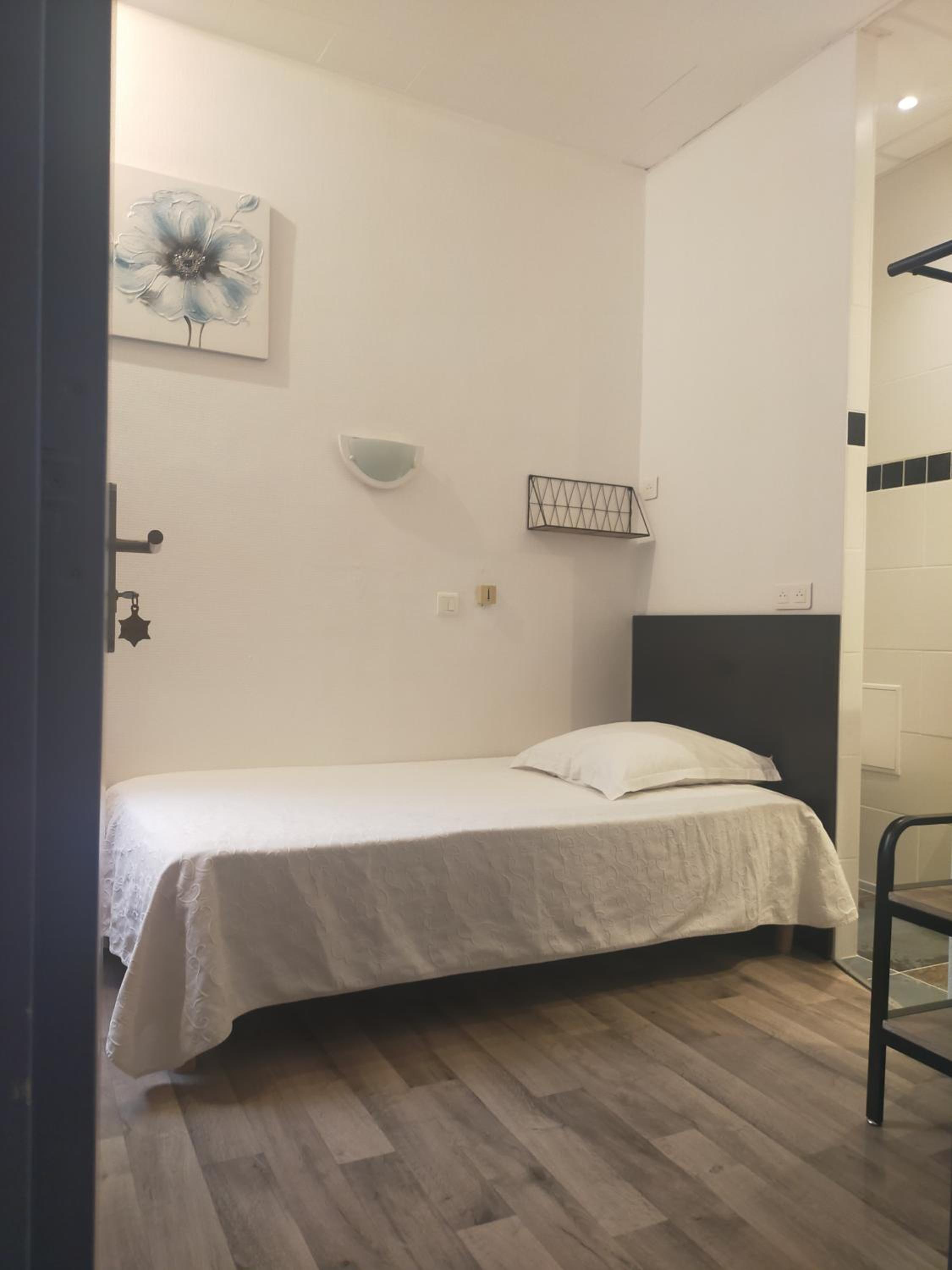 Single Room photo 3
