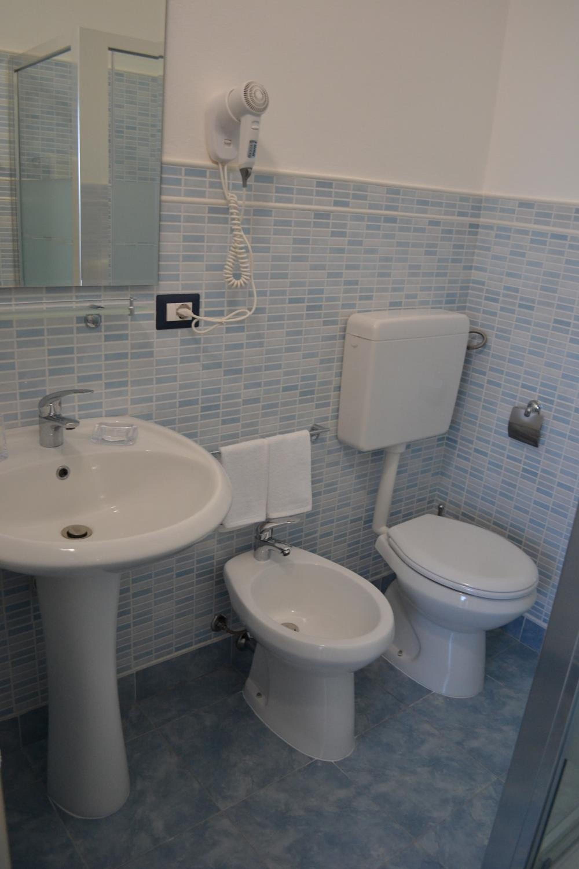 Double Room with Private Bathroom photo 3