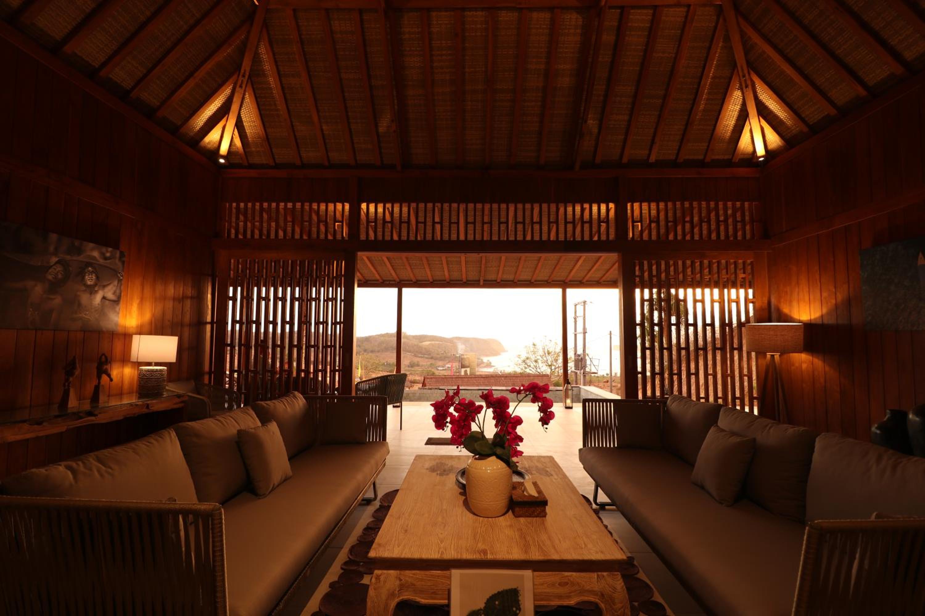 Villa with Private Pool - Photo 1
