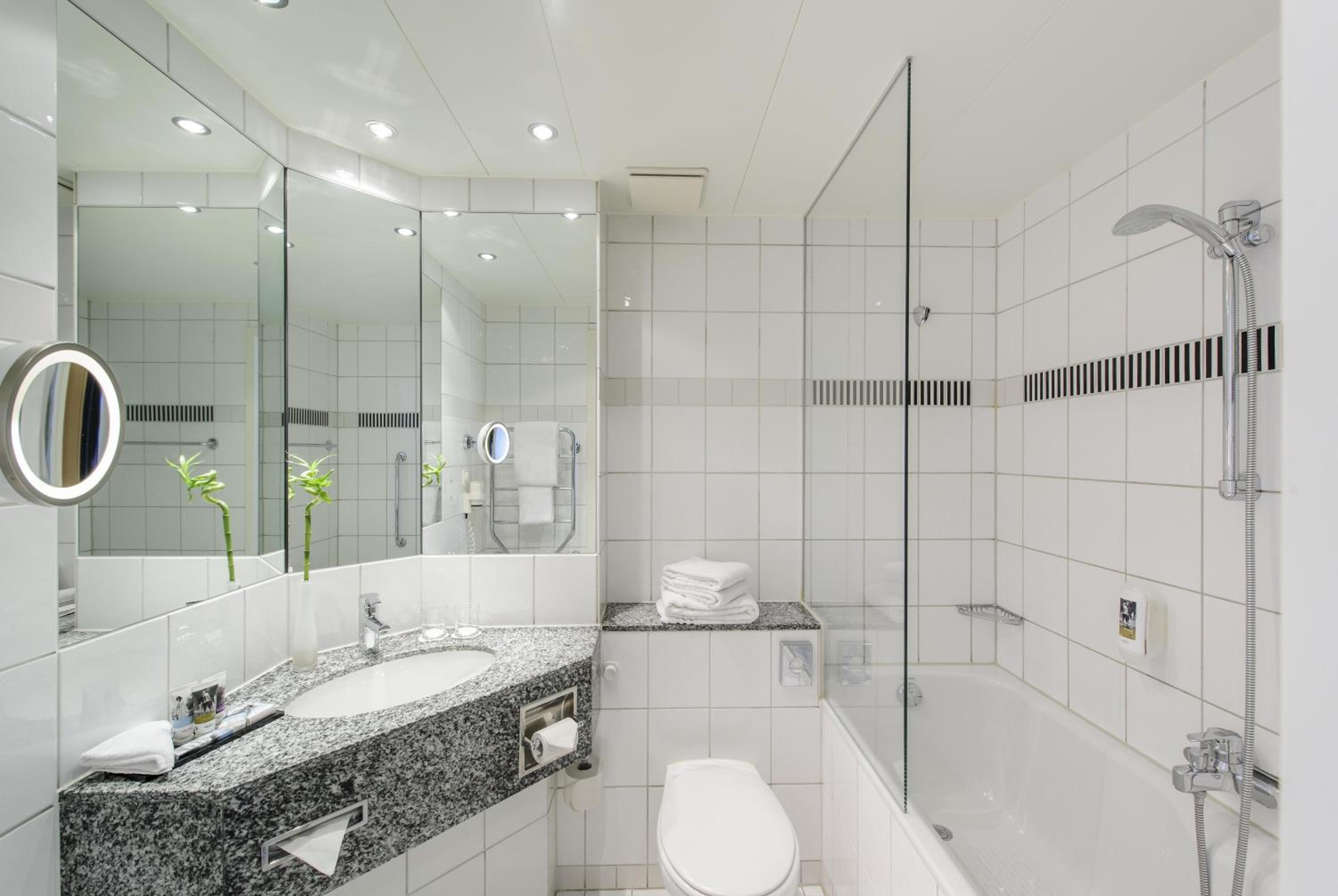 Standard Double or Twin Room - Photo 5