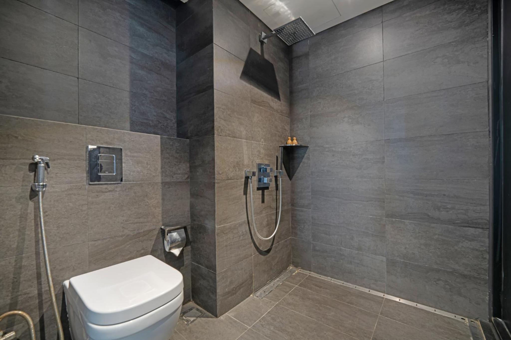 Deluxe Double Room with City View - Photo 8