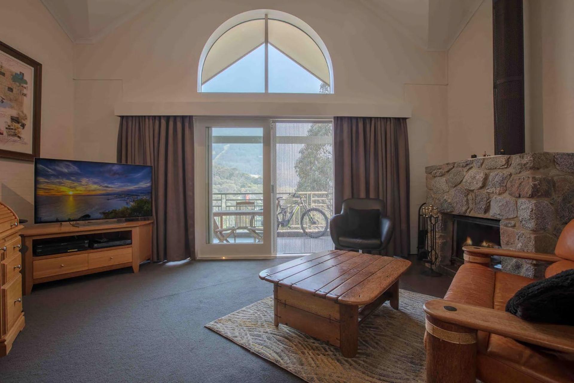 Apartment with Mountain View photo 1