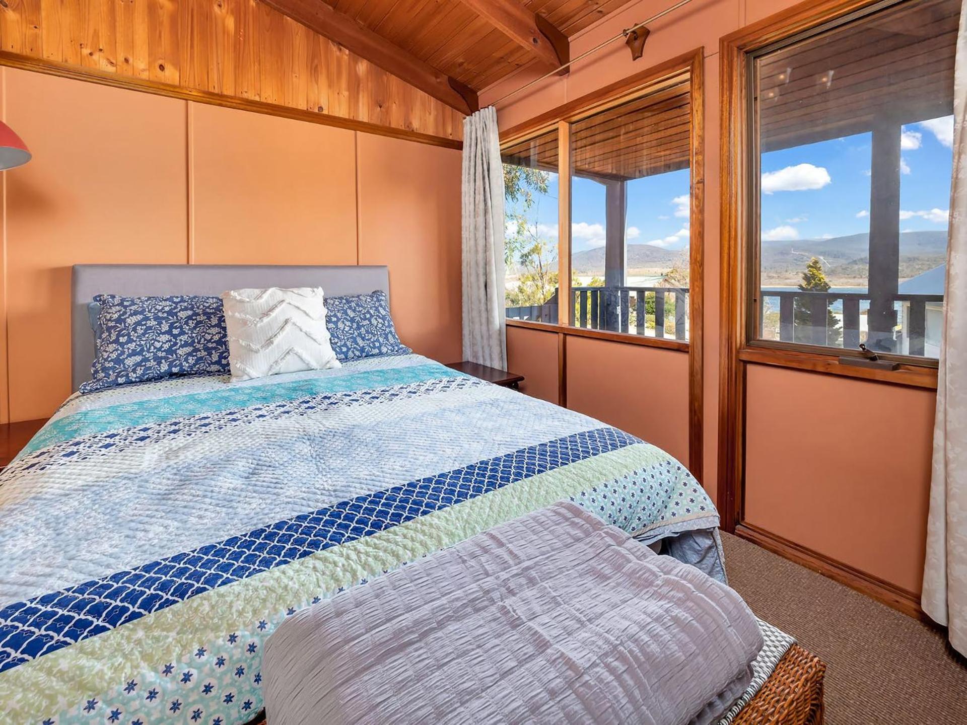 Three-Bedroom House photo 1