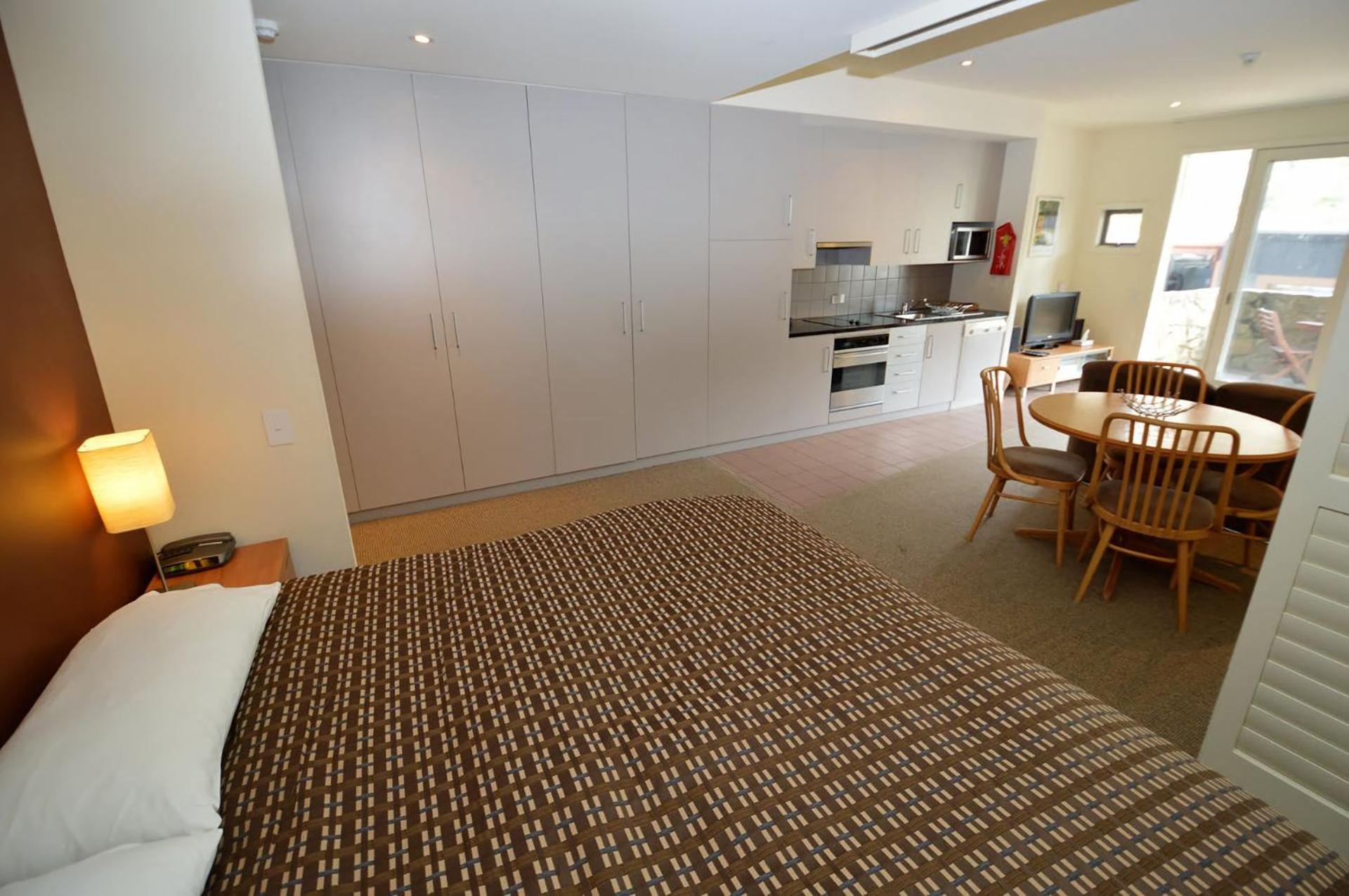 Studio Apartment photo 3