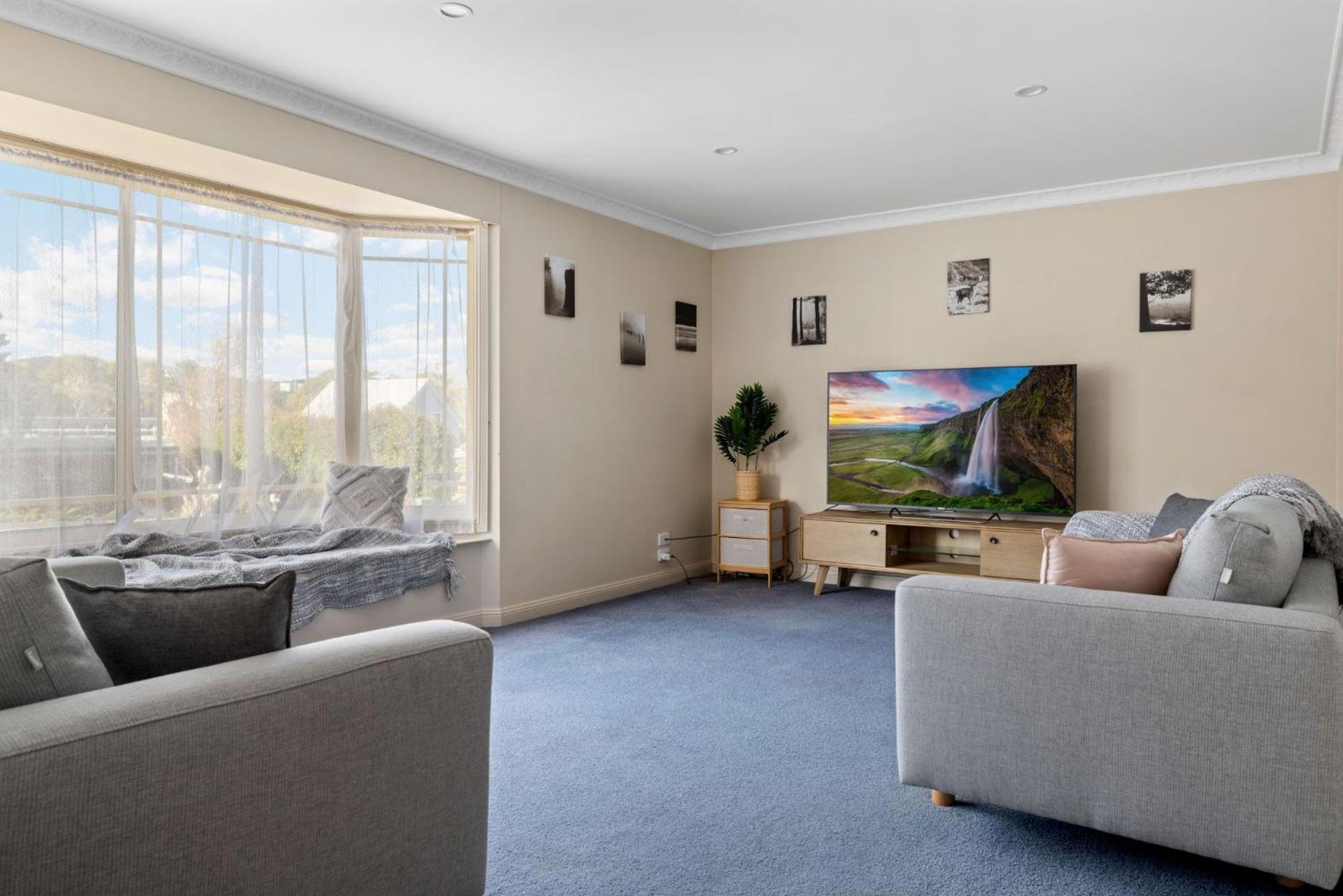 Five-Bedroom House photo 1