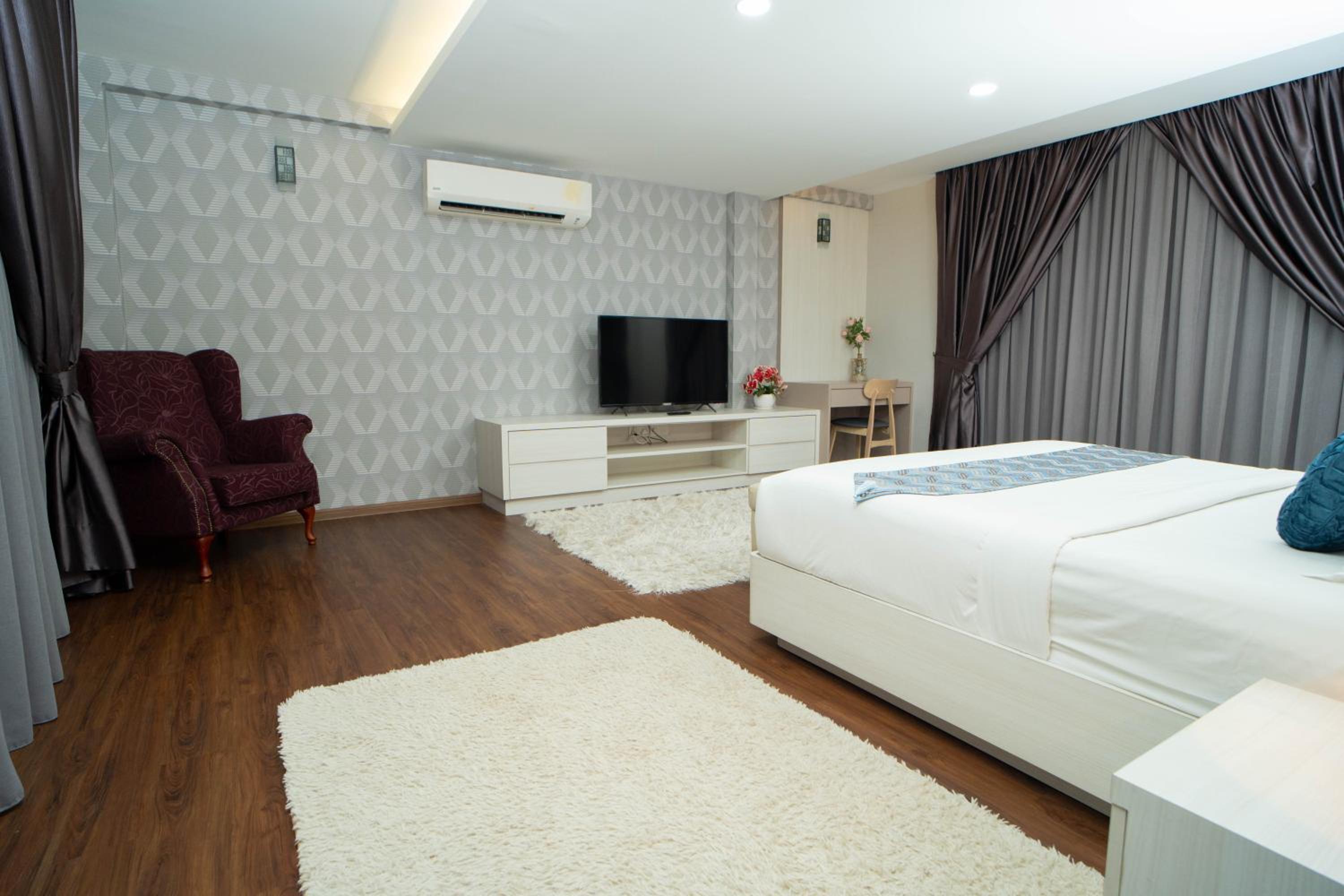Deluxe Suite photo 2