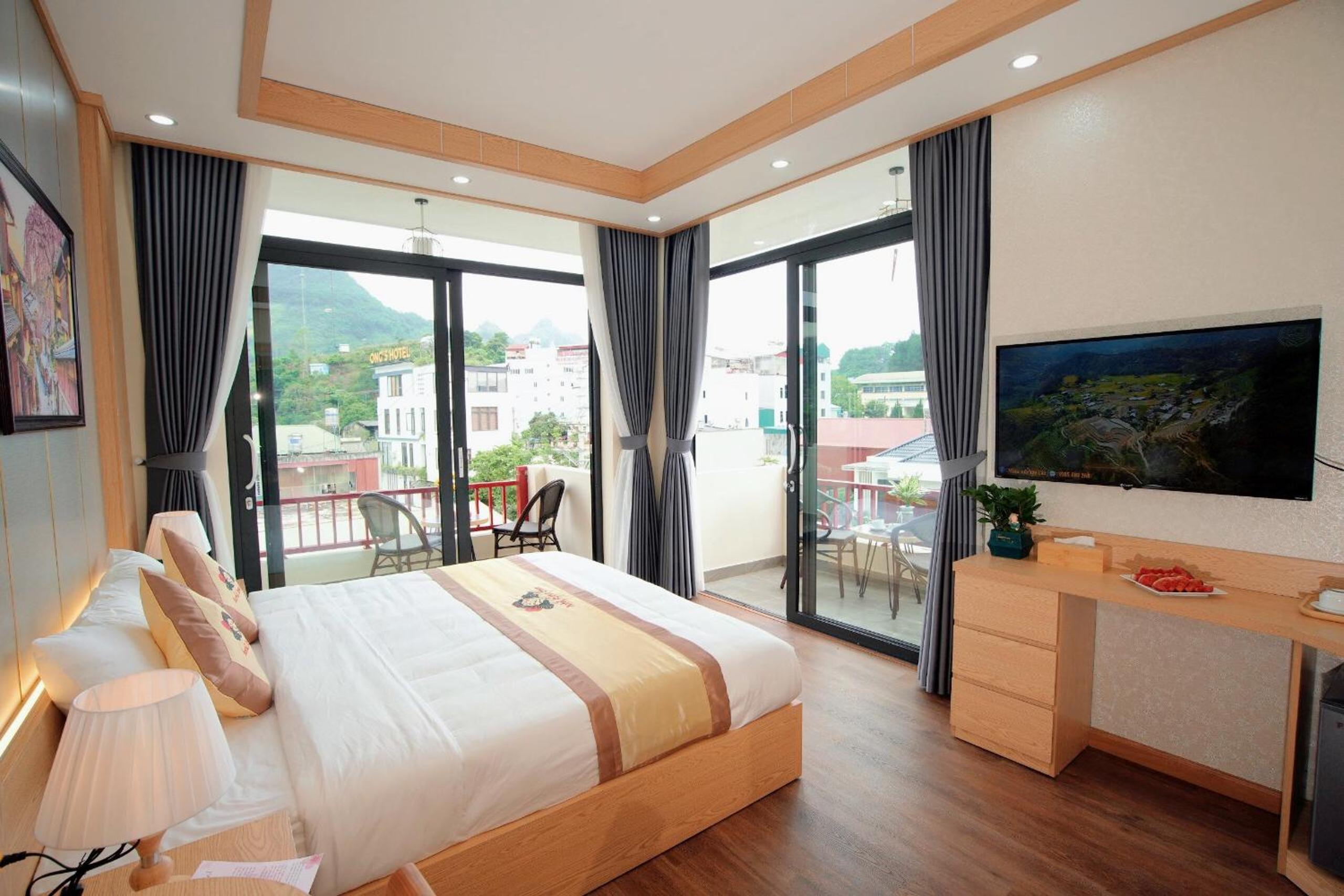 Suite with Balcony photo 1